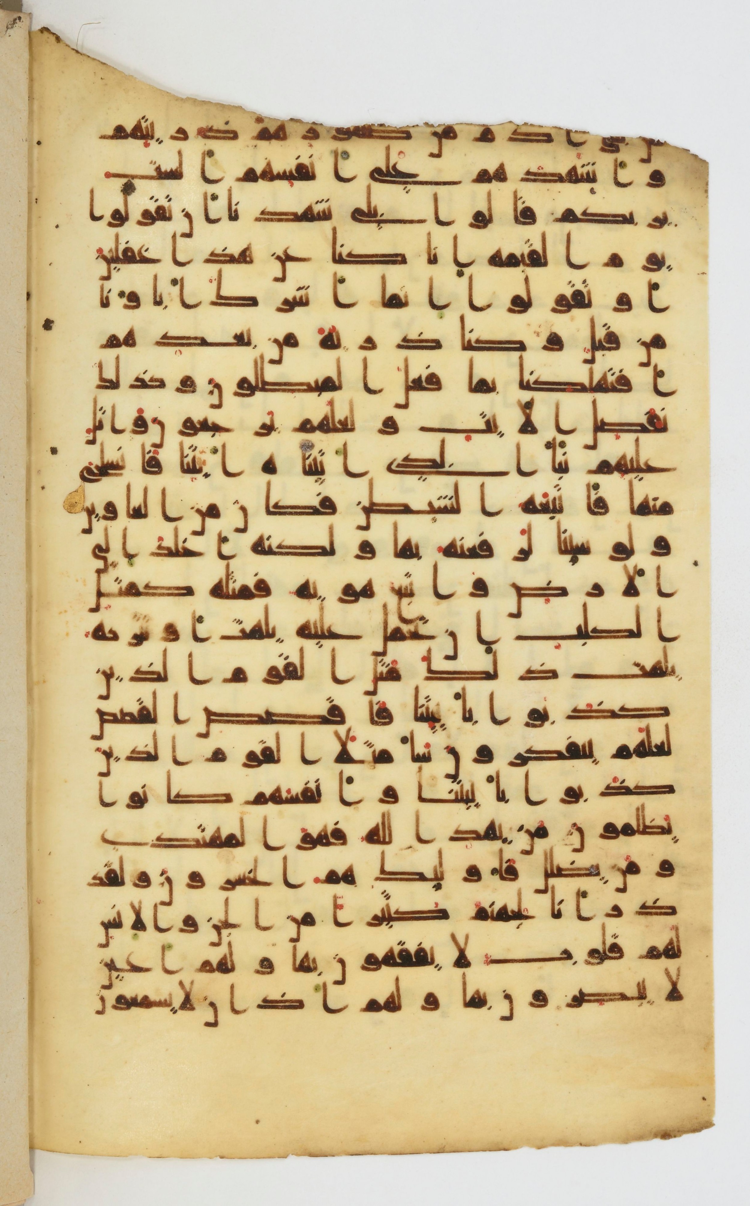 Bibliothèque nationale de France, Arabe 339, in Kufic D.I script, showing Surah 7:175 from 8th to 10th Century AD found in Fustat, Egypt, currently housed at Bibliothèque nationale de France, Paris