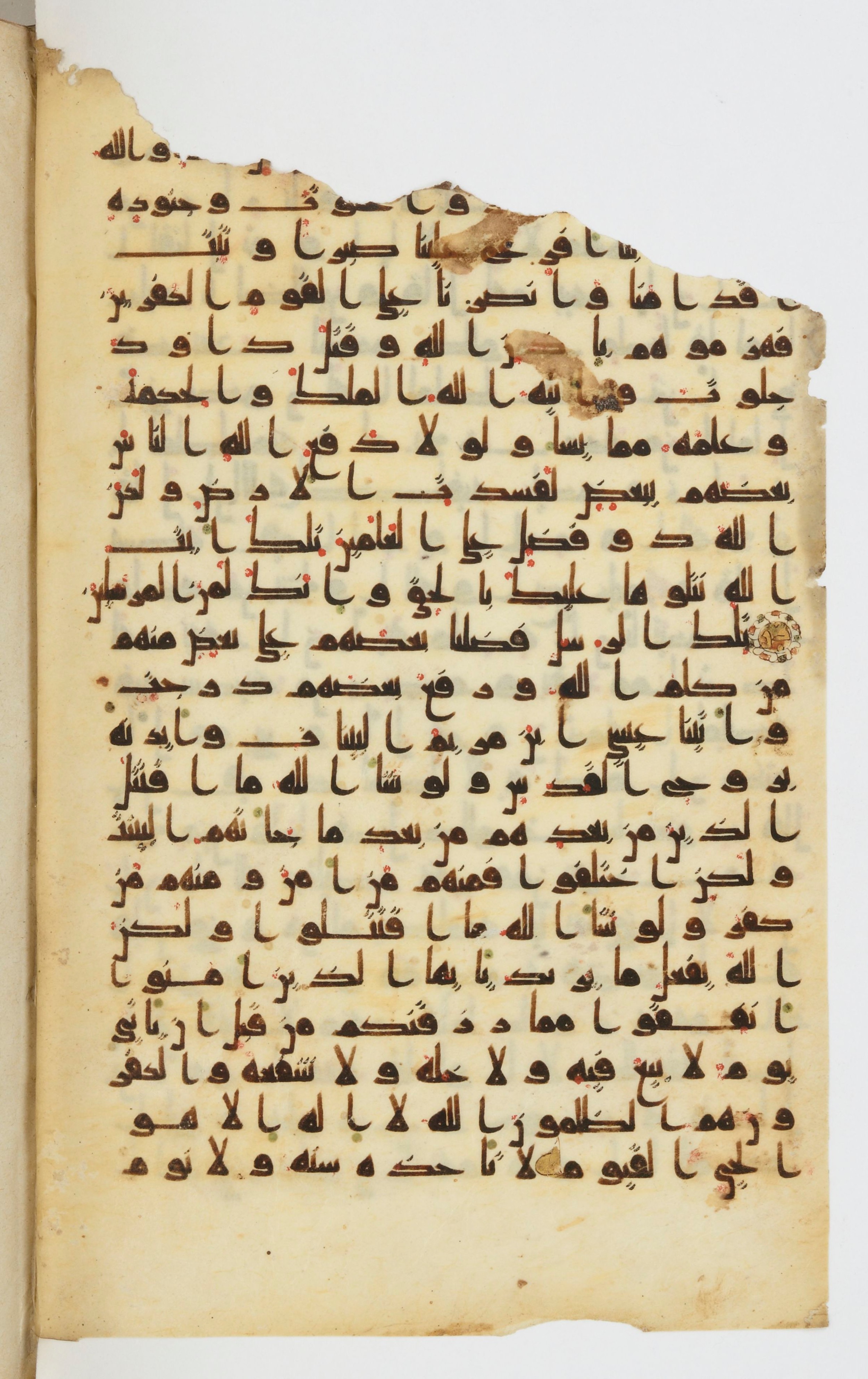 Bibliothèque nationale de France, Arabe 339 (Scan 2), in Kufic D.I script, showing Surah 2:249 from 8th to 10th Century AD found in Fustat, Egypt, currently housed at Bibliothèque nationale de France, Paris