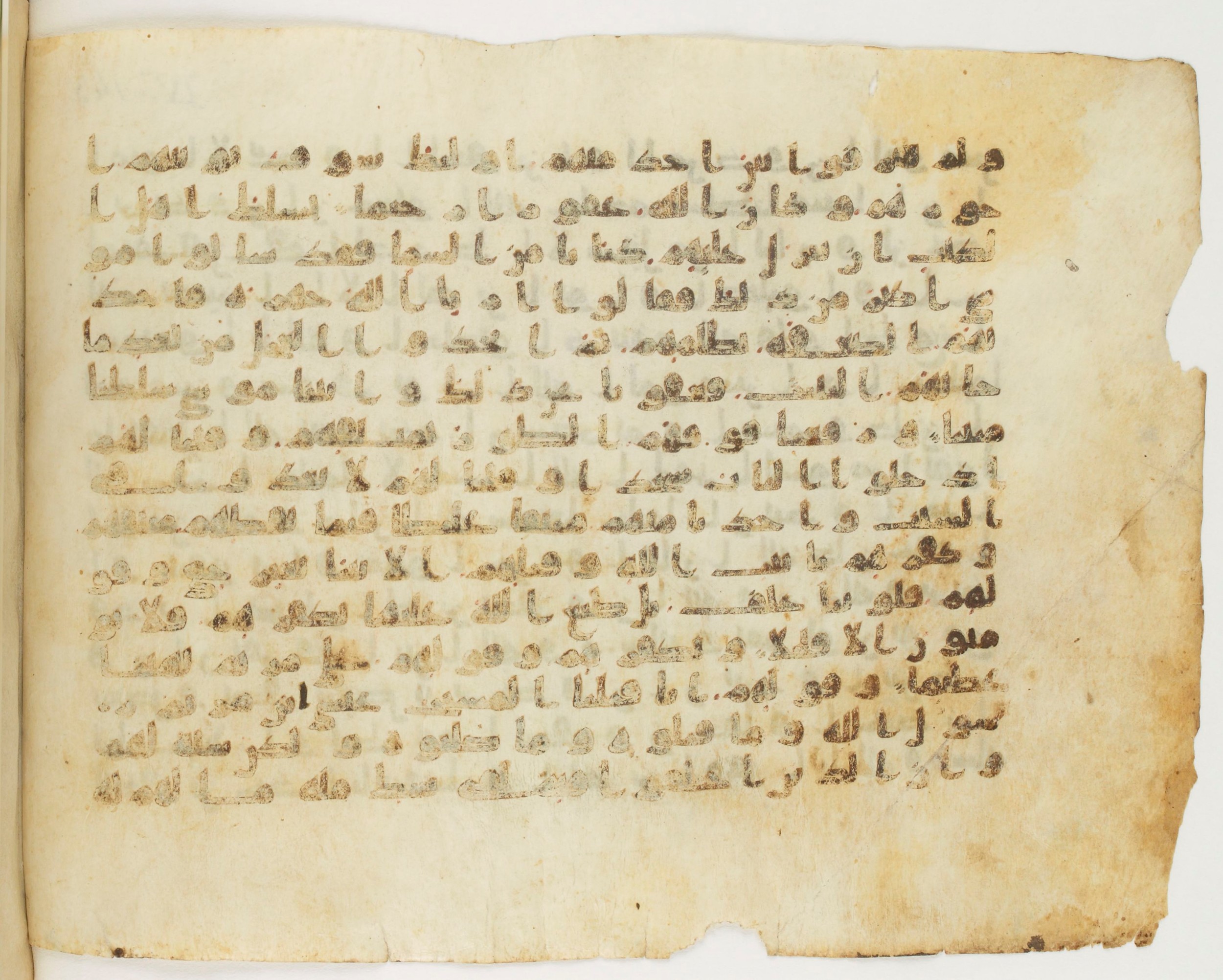 Paris, Bibliothèque nationale de France, Arabe 340 (a) (Scan 2), in Early Kufic (Analogies with Groups A and B) script, showing Surah 4:152 from 8th to 9th Century AD found in Fustat (Old Cairo), Egypt, currently housed at Bibliothèque nationale de France, Paris