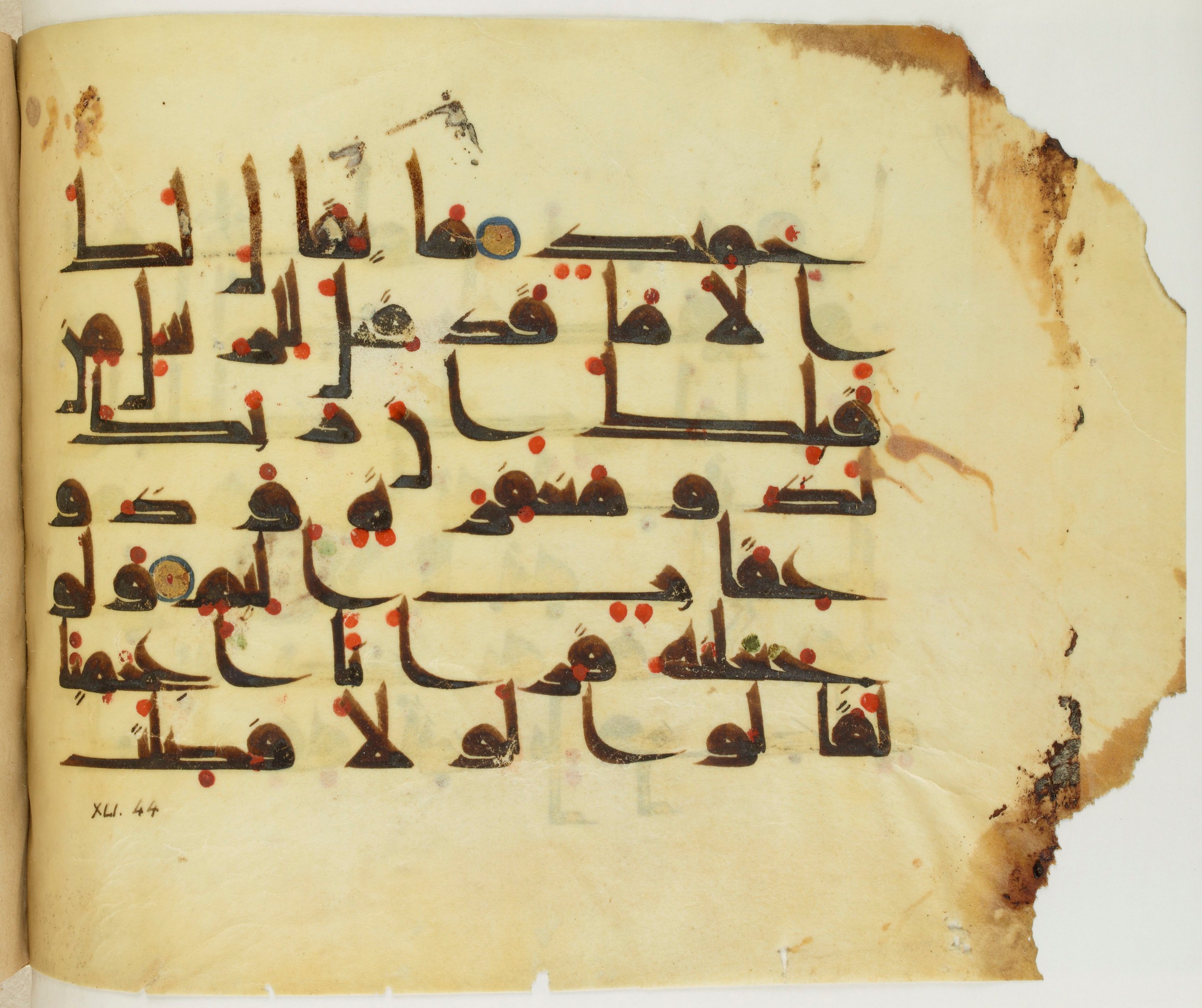 Paris, Bibliothèque nationale de France, Arabe 341 (a), in Kufic D.III script, showing Surah 41:44 from Mid 8th to Late 10th Century AD found in Fustat (Old Cairo), Egypt, currently housed at Bibliothèque nationale de France, Paris