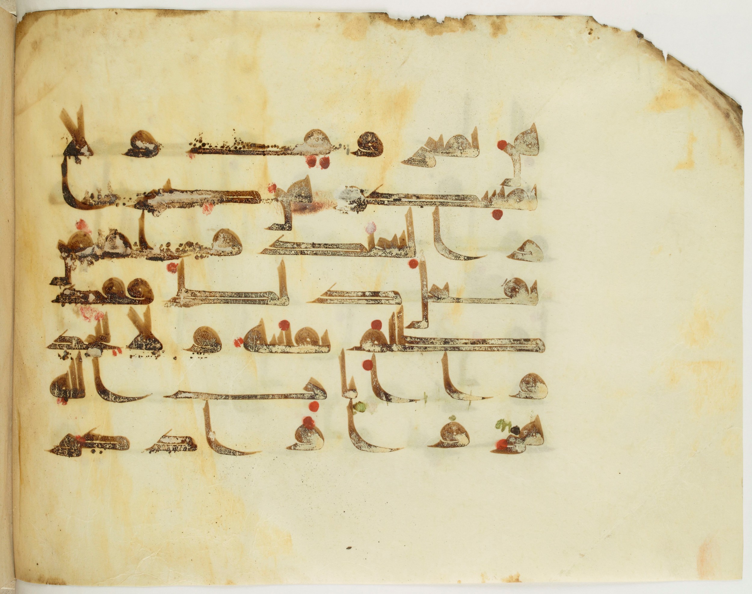 Paris, Bibliothèque nationale de France, Arabe 341 (a) (Scan 2), in Kufic D.III script, showing Surah 2:231 from Mid 8th to Late 10th Century AD found in Fustat (Old Cairo), Egypt, currently housed at Bibliothèque nationale de France, Paris