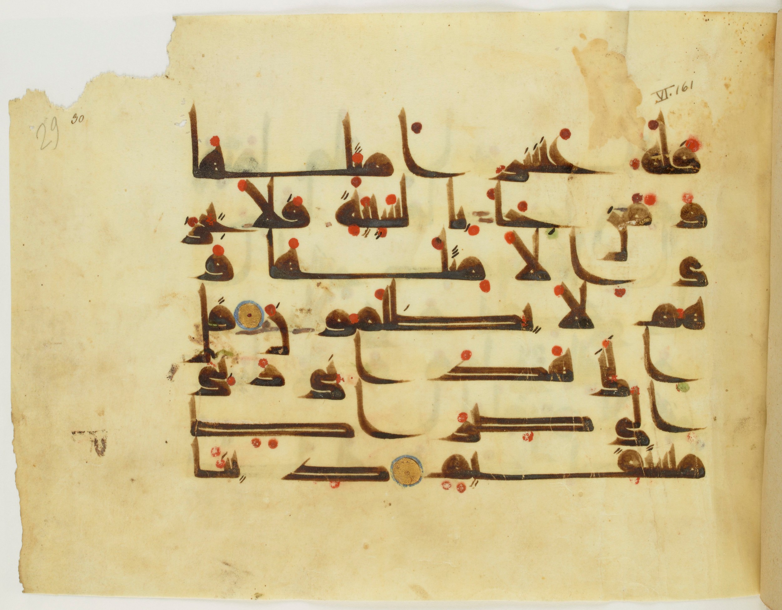 Paris, Bibliothèque nationale de France, Arabe 341 (a) (Scan 1), in Kufic D.III script, showing Surah 6:161 from Mid 8th to Late 10th Century AD found in Fustat (Old Cairo), Egypt, currently housed at Bibliothèque nationale de France, Paris