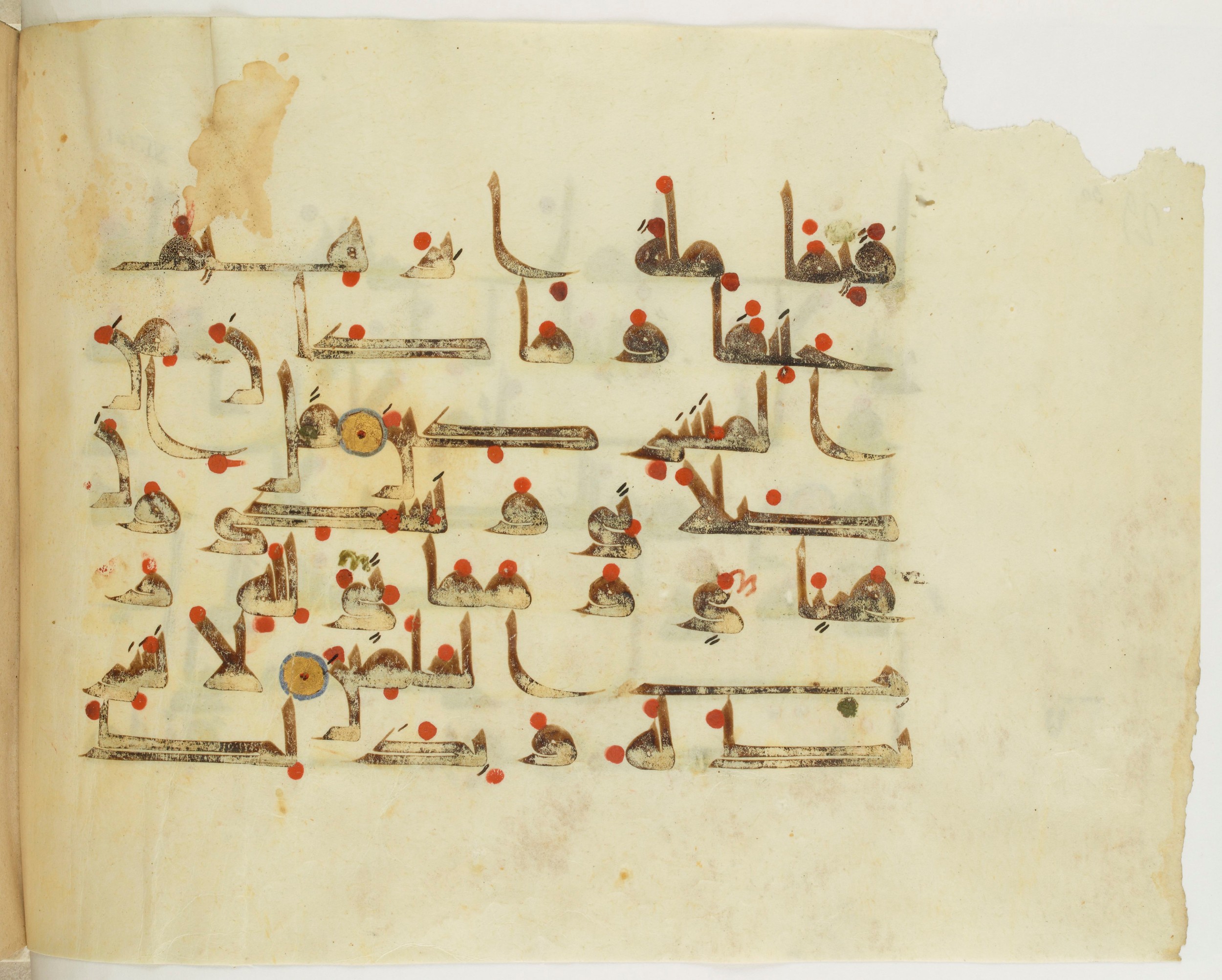 Paris, Bibliothèque nationale de France, Arabe 341 (a) (Scan 2), in Kufic D.III script, showing Surah 6:161 from Mid 8th to Late 10th Century AD found in Fustat (Old Cairo), Egypt, currently housed at Bibliothèque nationale de France, Paris