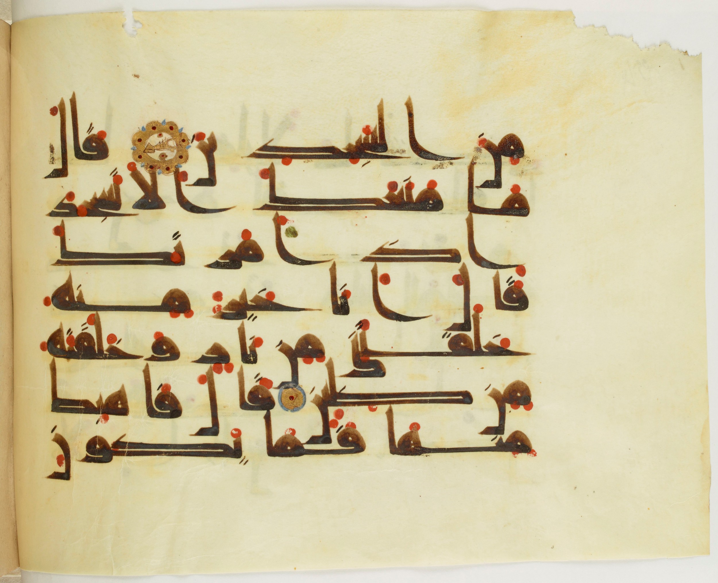 Paris, Bibliothèque nationale de France, Arabe 341 (a) (Scan 1), in Kufic D.III script, showing Surah 7:13 from Mid 8th to Late 10th Century AD found in Fustat (Old Cairo), Egypt, currently housed at Bibliothèque nationale de France, Paris