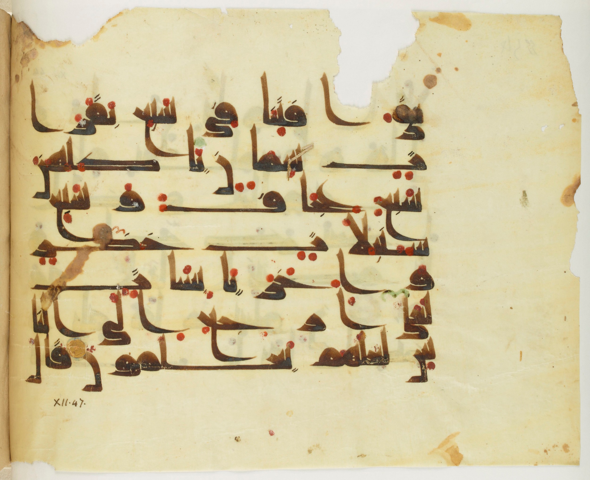 Paris, Bibliothèque nationale de France, Arabe 341 (a), in Kufic D.III script, showing Surah 12:47 from Mid 8th to Late 10th Century AD found in Fustat (Old Cairo), Egypt, currently housed at Bibliothèque nationale de France, Paris