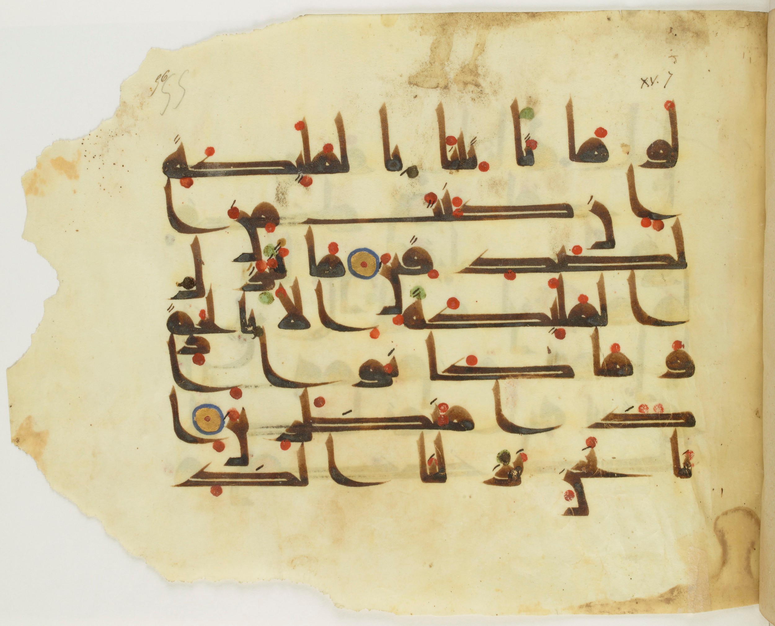 Paris, Bibliothèque nationale de France, Arabe 341 (a), in Kufic D.III script, showing Surah 15:7 from Mid 8th to Late 10th Century AD found in Fustat (Old Cairo), Egypt, currently housed at Bibliothèque nationale de France, Paris