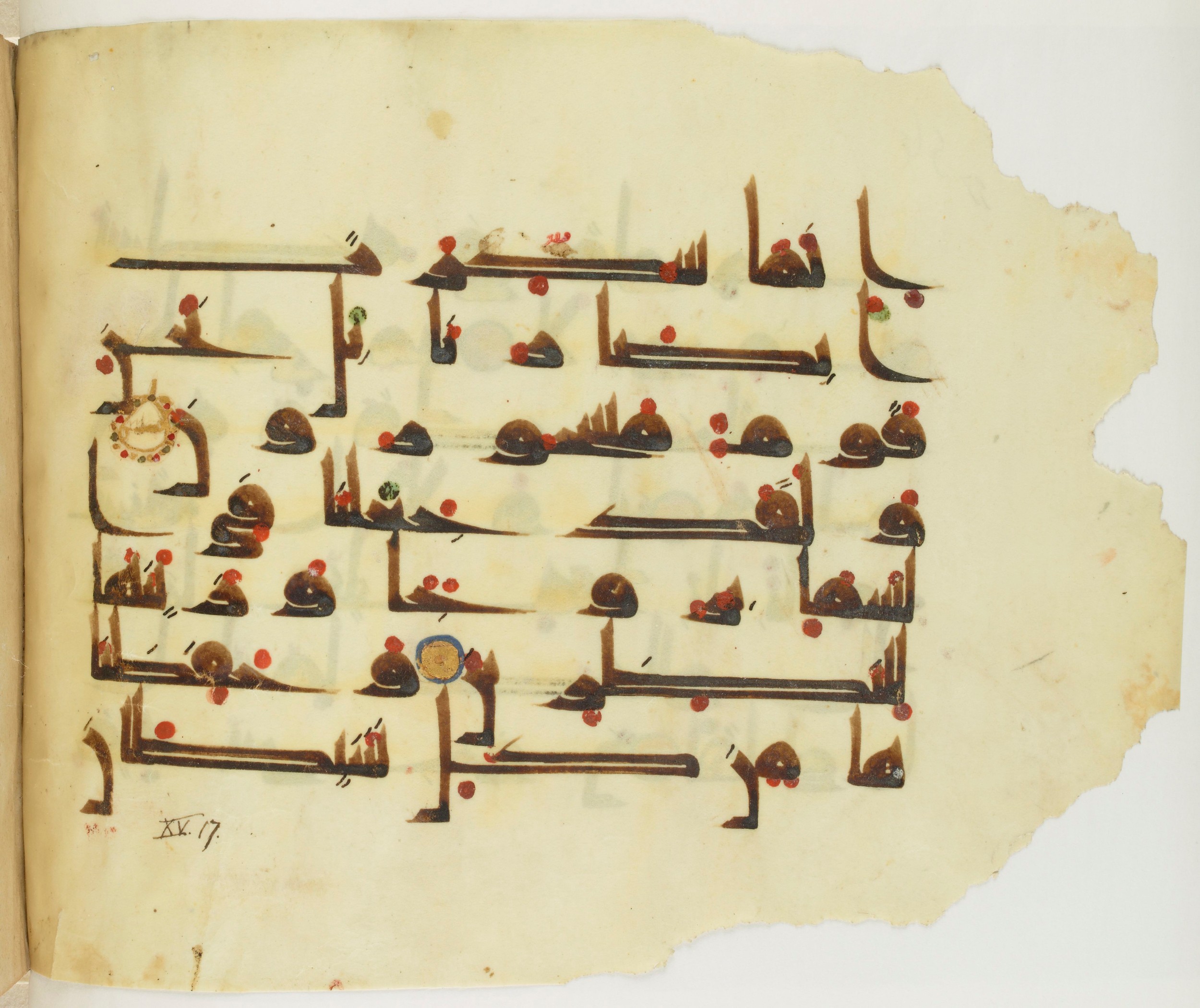 Paris, Bibliothèque nationale de France, Arabe 341 (a), in Kufic D.III script, showing Surah 15:16 from Mid 8th to Late 10th Century AD found in Fustat (Old Cairo), Egypt, currently housed at Bibliothèque nationale de France, Paris