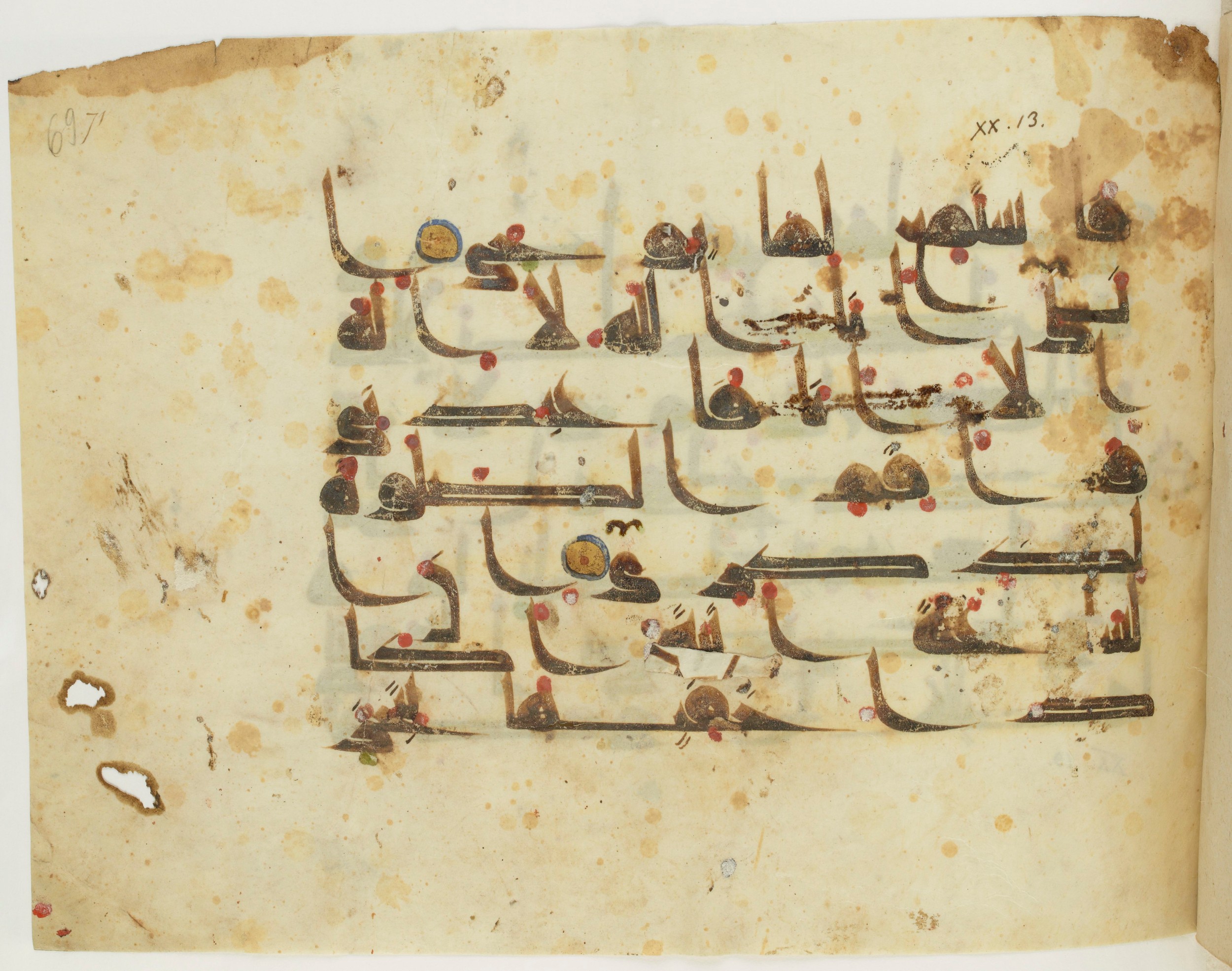 Paris, Bibliothèque nationale de France, Arabe 341 (a), in Kufic D.III script, showing Surah 20:13 from Mid 8th to Late 10th Century AD found in Fustat (Old Cairo), Egypt, currently housed at Bibliothèque nationale de France, Paris