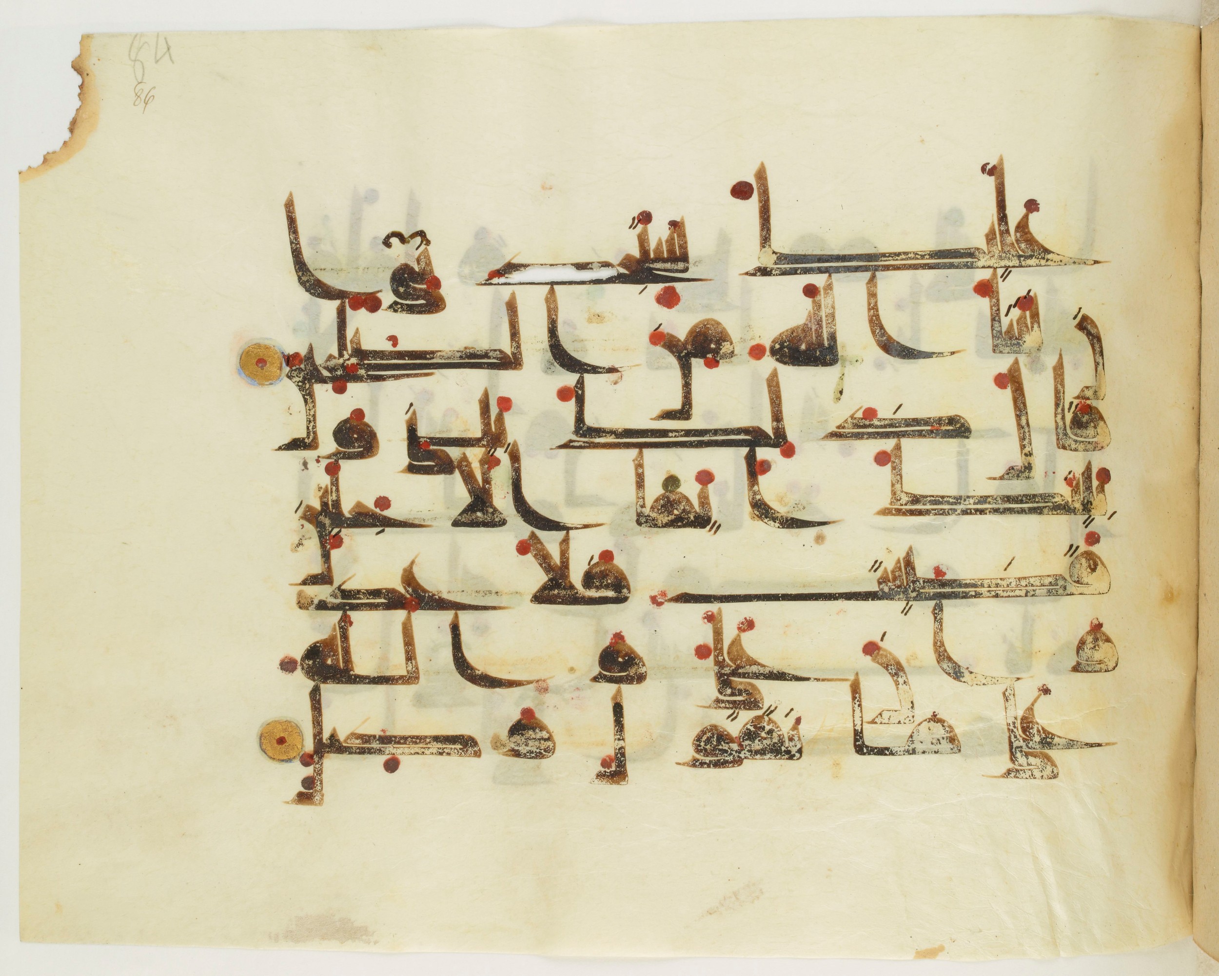 Paris, Bibliothèque nationale de France, Arabe 341 (a) (Scan 3), in Kufic D.III script, showing Surah 28:27 from Mid 8th to Late 10th Century AD found in Fustat (Old Cairo), Egypt, currently housed at Bibliothèque nationale de France, Paris