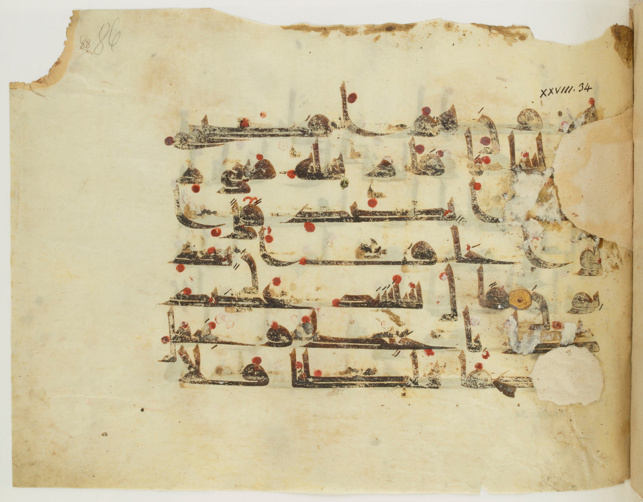 Paris, Bibliothèque nationale de France, Arabe 341 (a) (Scan 1), in Kufic D.III script, showing Surah 28:35 from Mid 8th to Late 10th Century AD found in Fustat (Old Cairo), Egypt, currently housed at Bibliothèque nationale de France, Paris