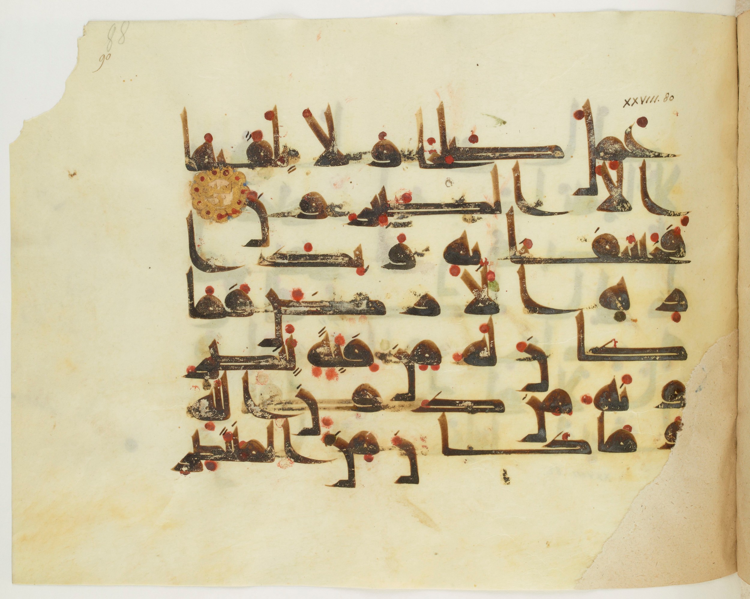 Paris, Bibliothèque nationale de France, Arabe 341 (a) (Scan 1), in Kufic D.III script, showing Surah 28:81 from Mid 8th to Late 10th Century AD found in Fustat (Old Cairo), Egypt, currently housed at Bibliothèque nationale de France, Paris