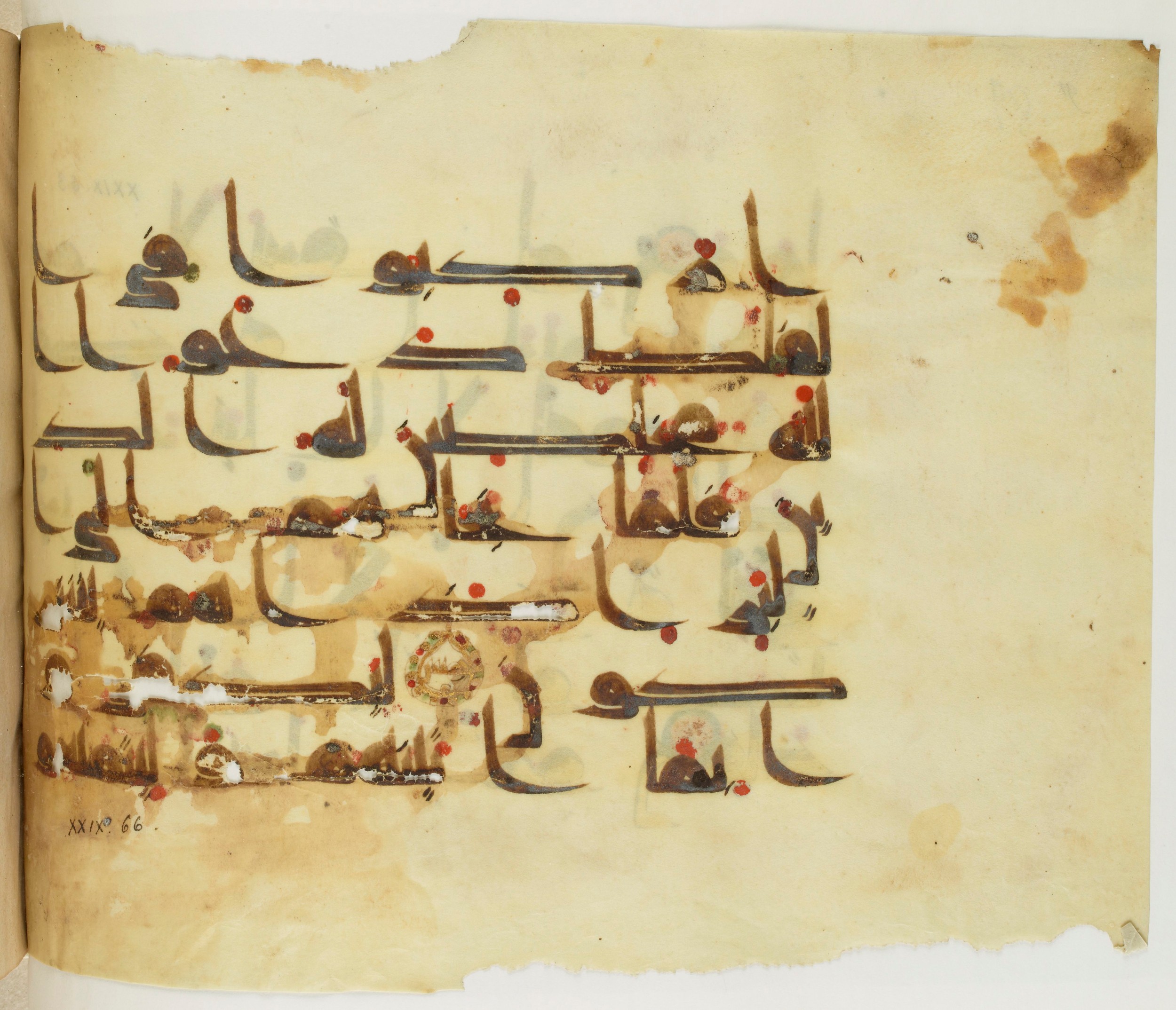 Paris, Bibliothèque nationale de France, Arabe 341 (a) (Scan 2), in Kufic D.III script, showing Surah 29:65 from Mid 8th to Late 10th Century AD found in Fustat (Old Cairo), Egypt, currently housed at Bibliothèque nationale de France, Paris