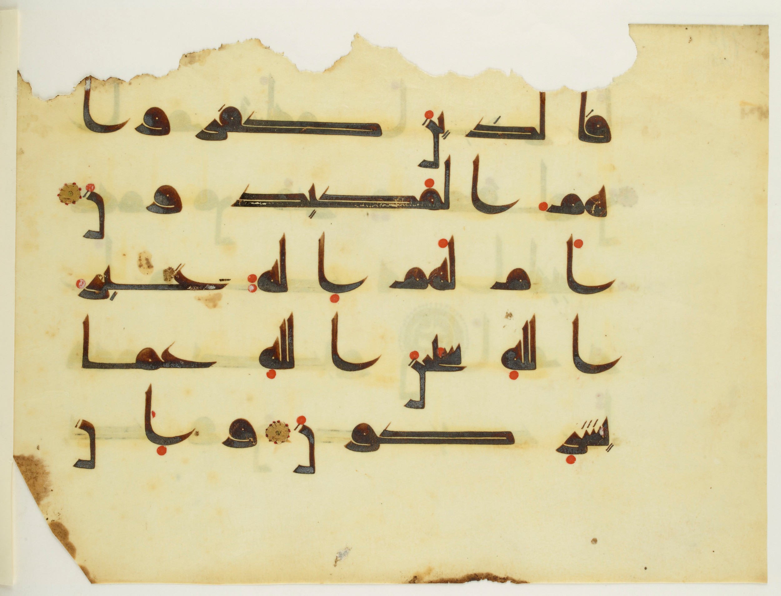 Paris, Bibliothèque nationale de France, Arabe 350 (a) (Scan 1), in Kūfī D.I script, showing Surah 52:44 from Mid 8th to Late 10th Century AD found in Fustat (Old Cairo), Egypt, currently housed at Bibliothèque nationale de France, Paris