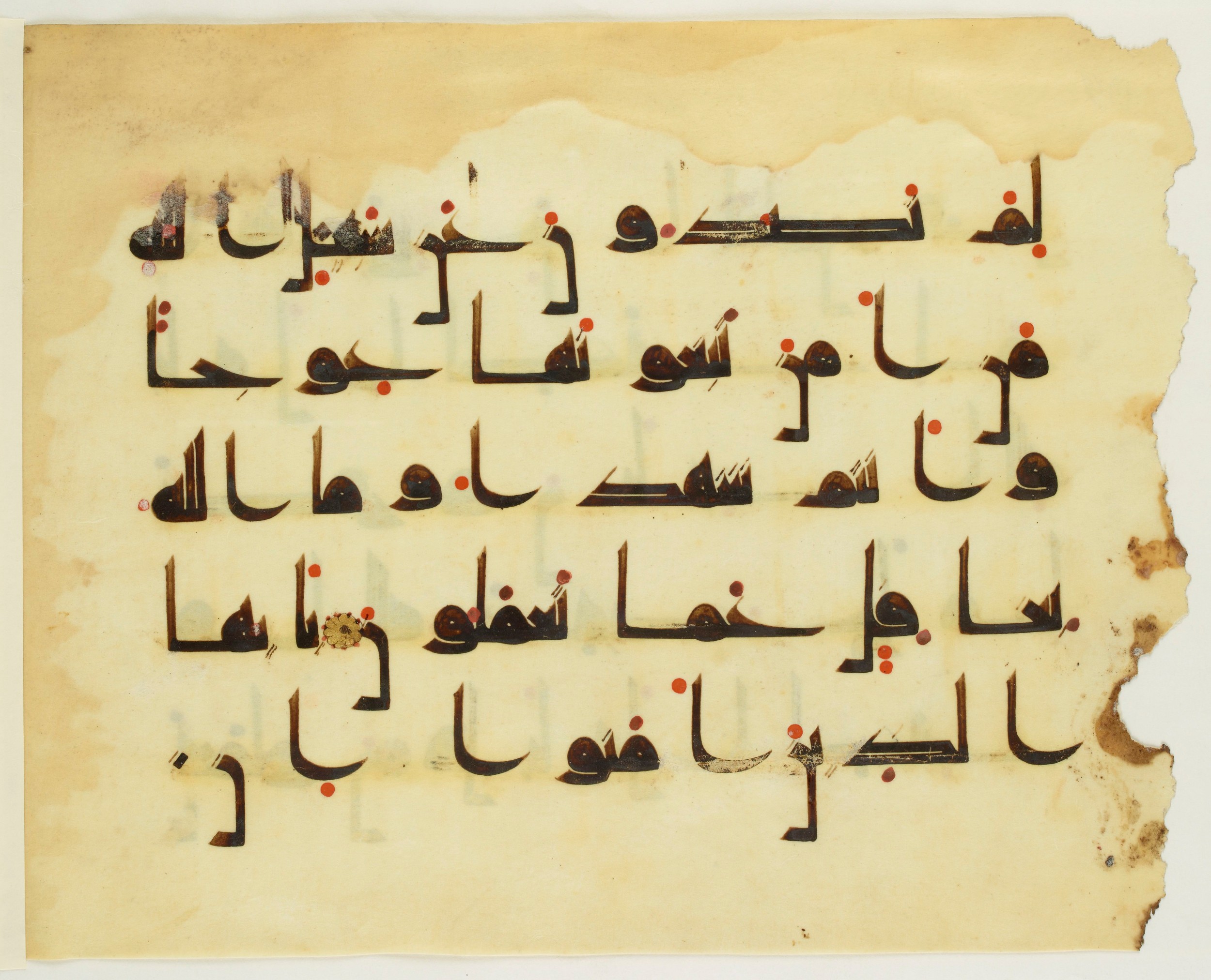 Paris, Bibliothèque nationale de France, Arabe 350 (a) (Scan 2), in Kūfī D.I script, showing Surah 3:99 from Mid 8th to Late 10th Century AD found in Fustat (Old Cairo), Egypt, currently housed at Bibliothèque nationale de France, Paris