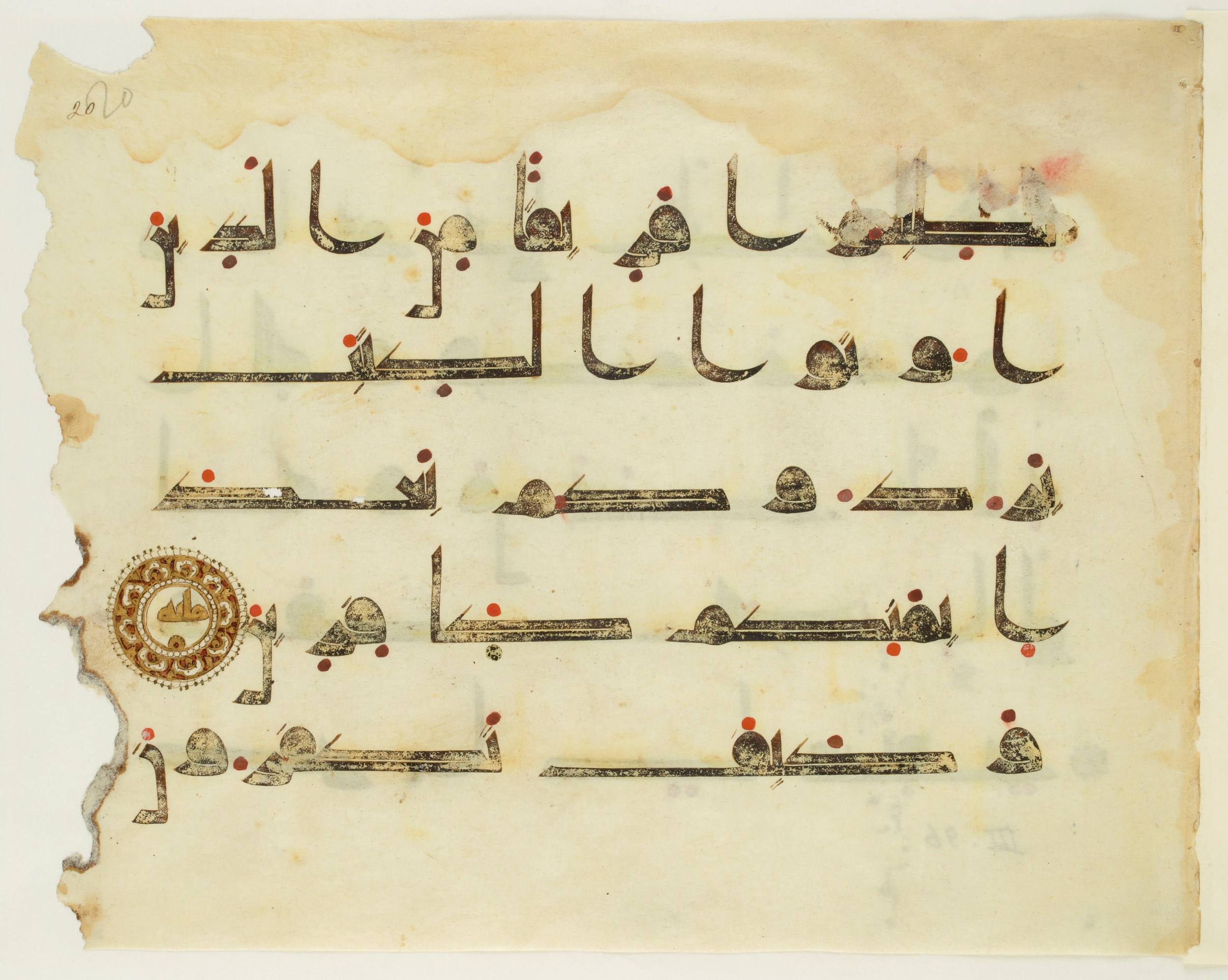 Paris, Bibliothèque nationale de France, Arabe 350 (a) (Scan 2), in Kūfī D.I script, showing Surah 3:100 from Mid 8th to Late 10th Century AD found in Fustat (Old Cairo), Egypt, currently housed at Bibliothèque nationale de France, Paris