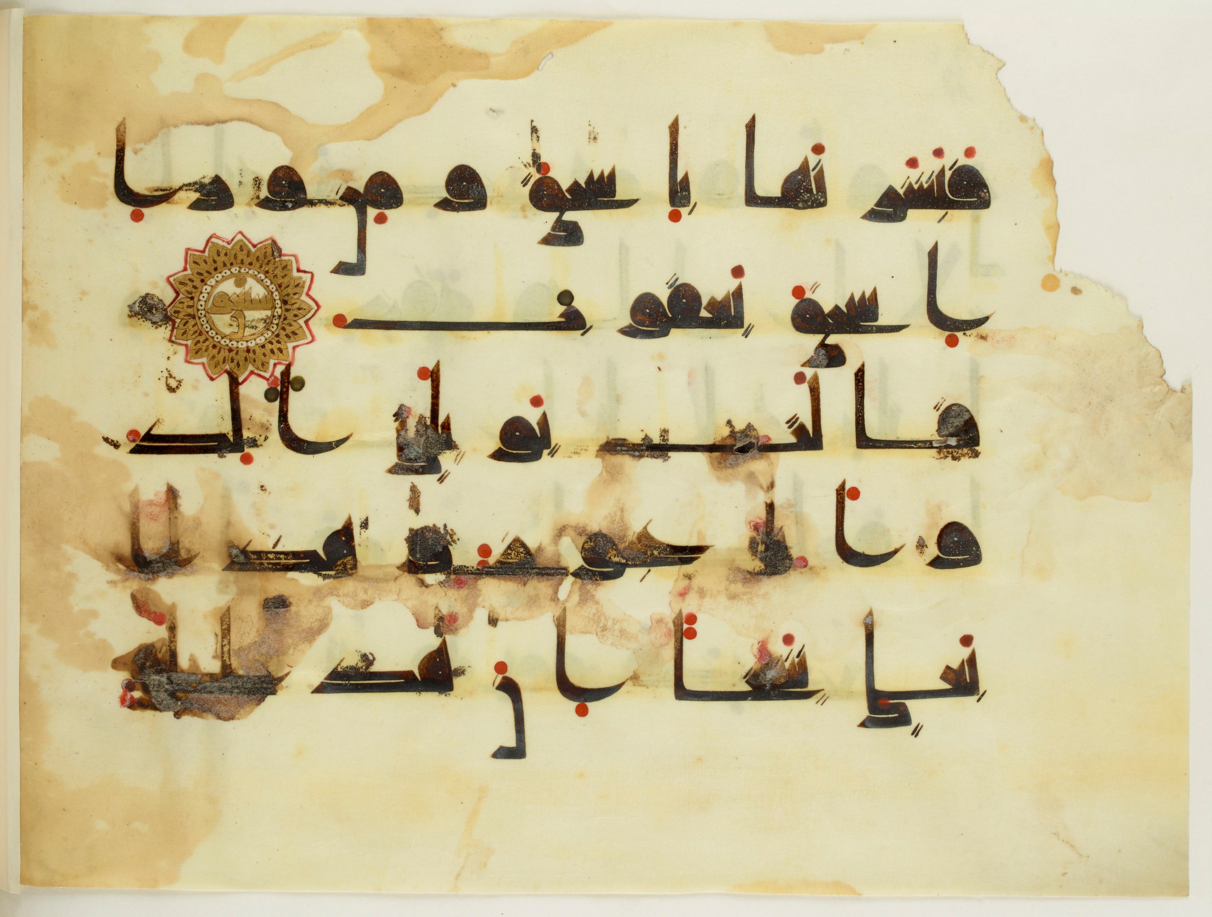 Paris, Bibliothèque nationale de France, Arabe 350 (a) (Scan 1), in Kūfī D.I script, showing Surah 11:72 from Mid 8th to Late 10th Century AD found in Fustat (Old Cairo), Egypt, currently housed at Bibliothèque nationale de France, Paris