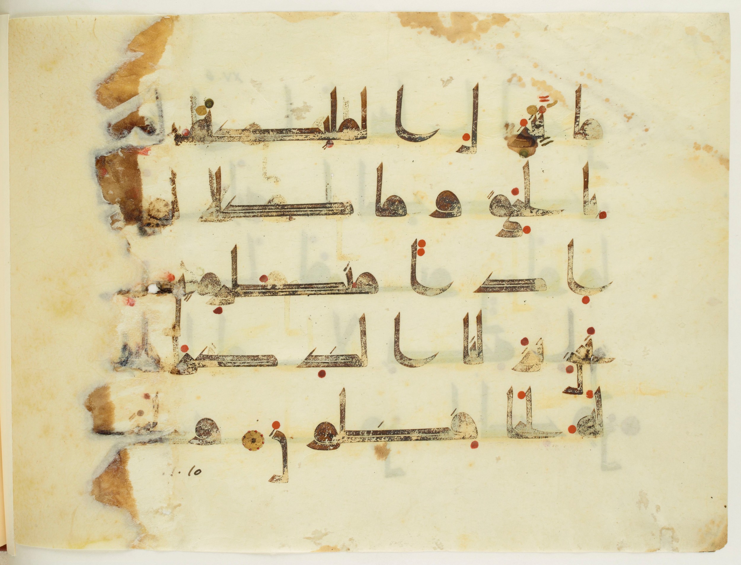 Paris, Bibliothèque nationale de France, Arabe 350 (a), in Kūfī D.I script, showing Surah 15:8 from Mid 8th to Late 10th Century AD found in Fustat (Old Cairo), Egypt, currently housed at Bibliothèque nationale de France, Paris