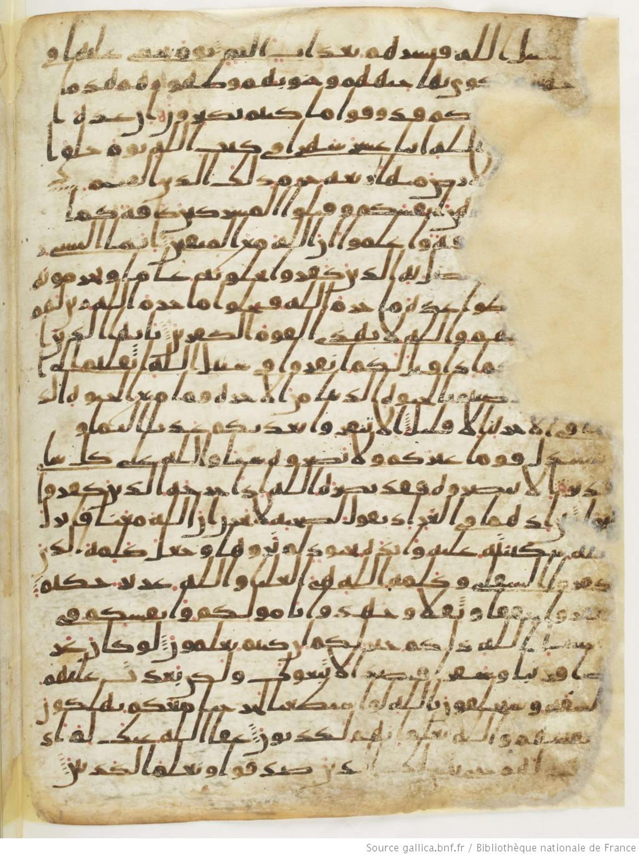 Paris, Bibliothèque nationale de France, Arabe 6140 (a) (Scan 1), in Ḥiǧāzī I script, showing Surah 9:39 from Mid 7th to Mid 8th Century AD found in Damascus, Syria, currently housed at Bibliothèque nationale de France, Paris