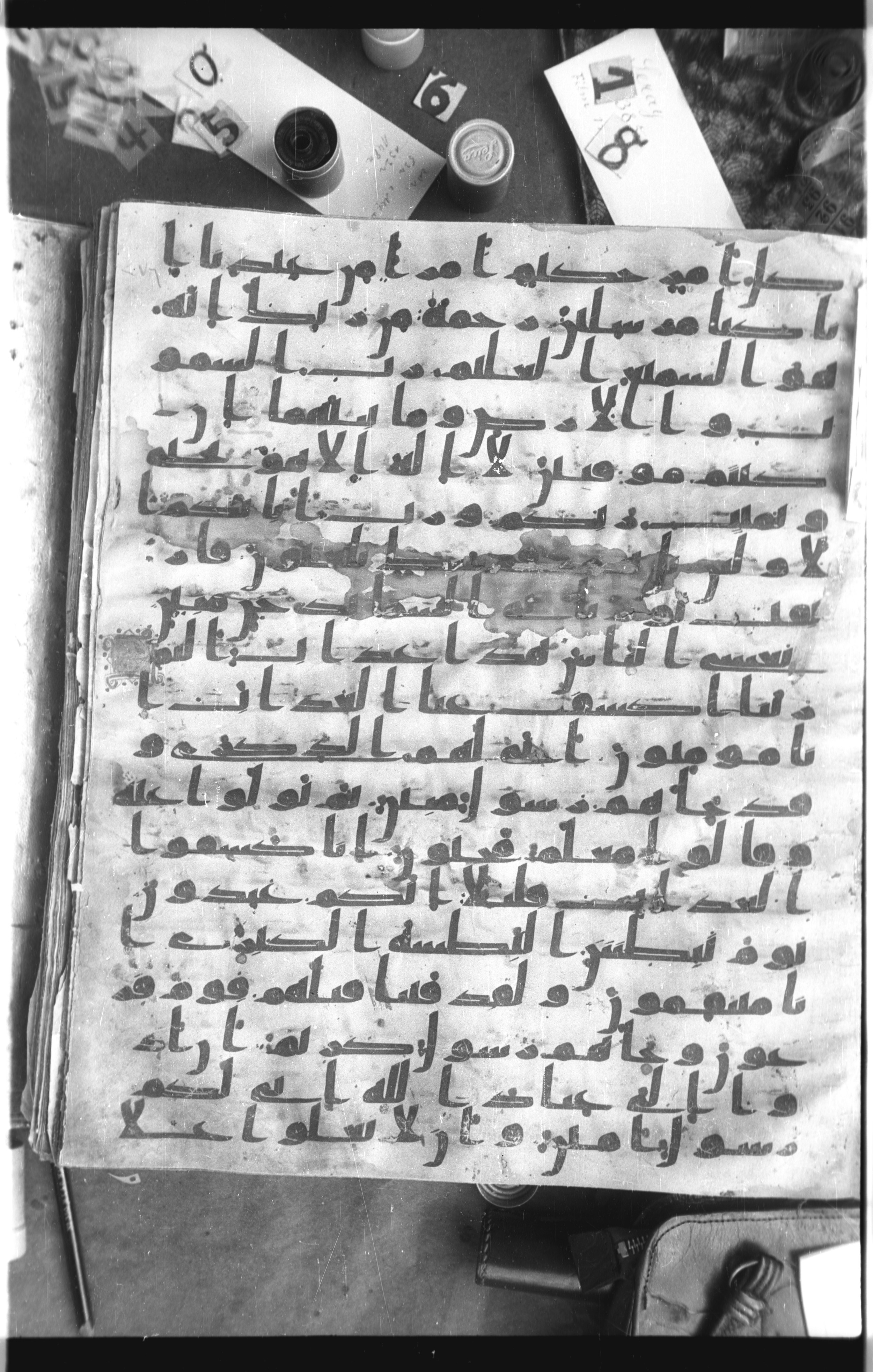 Istanbul, Topkapı Palace Museum, Saray 50385, in Ḥiǧāzī IV script, showing Surah 44:13 from 8th Century AD found in Unknown, currently housed at Topkapı Palace Museum, Istanbul