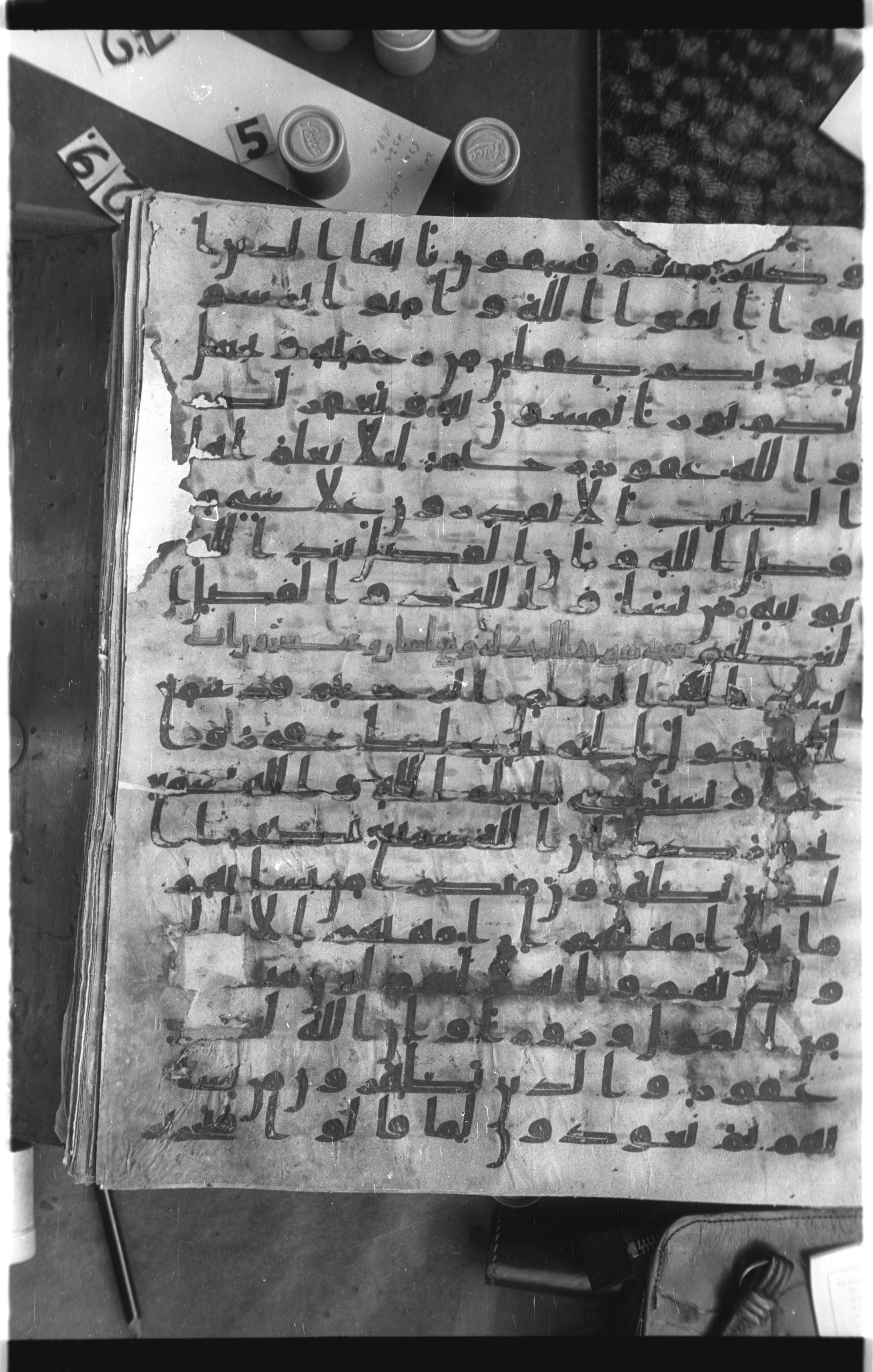 Istanbul, Topkapı Palace Museum, Saray 50385, in Ḥiǧāzī IV script, showing Surah 58:2 from 8th Century AD found in Unknown, currently housed at Topkapı Palace Museum, Istanbul