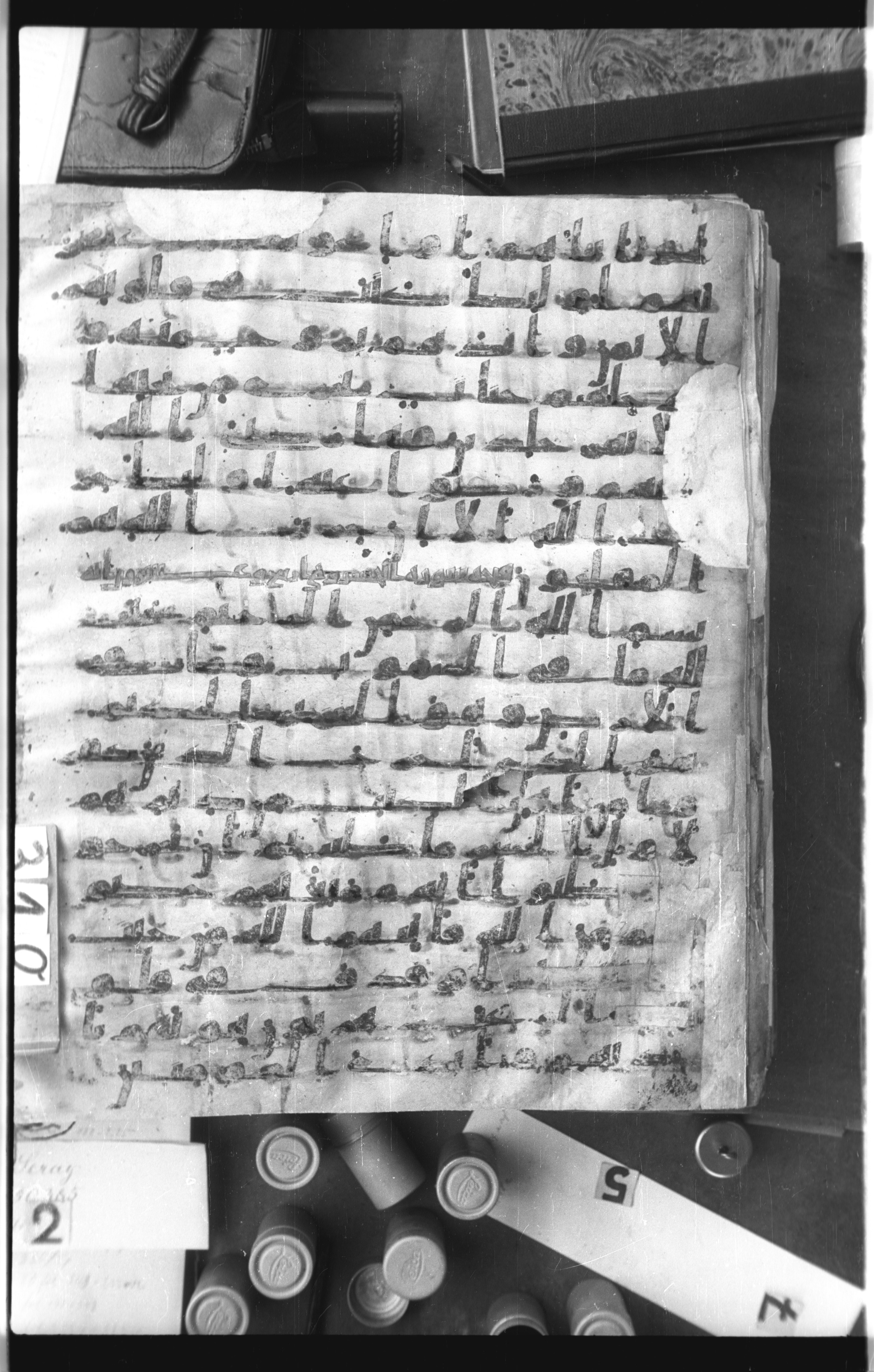 Istanbul, Topkapı Palace Museum, Saray 50385 (Scan 2), in Ḥiǧāzī IV script, showing Surah 58:22 from 8th Century AD found in Unknown, currently housed at Topkapı Palace Museum, Istanbul