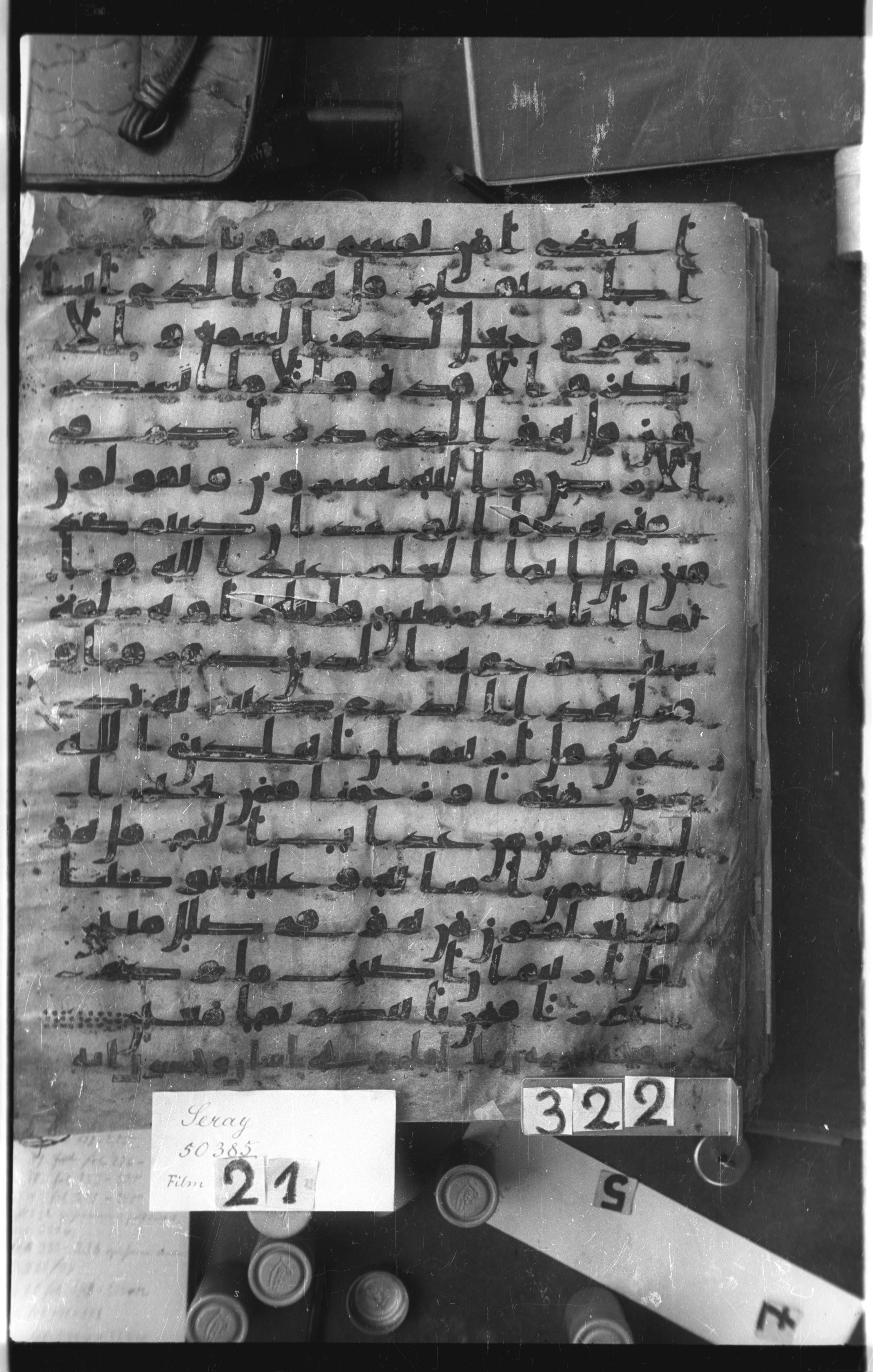 Istanbul, Topkapı Palace Museum, Saray 50385, in Ḥiǧāzī IV script, showing Surah 67:28 from 8th Century AD found in Unknown, currently housed at Topkapı Palace Museum, Istanbul