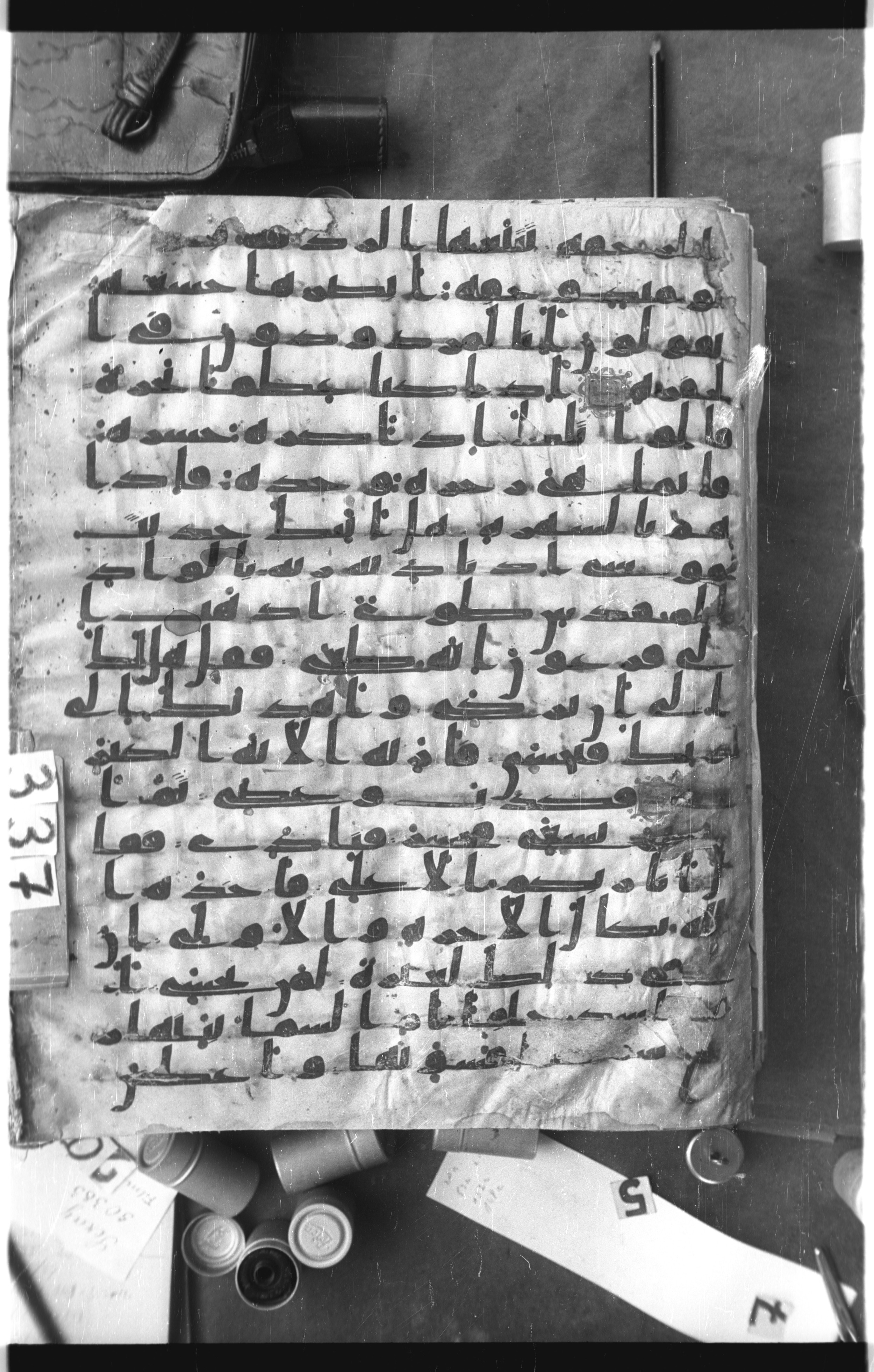 Istanbul, Topkapı Palace Museum, Saray 50385, in Ḥiǧāzī IV script, showing Surah 79:21 from 8th Century AD found in Unknown, currently housed at Topkapı Palace Museum, Istanbul
