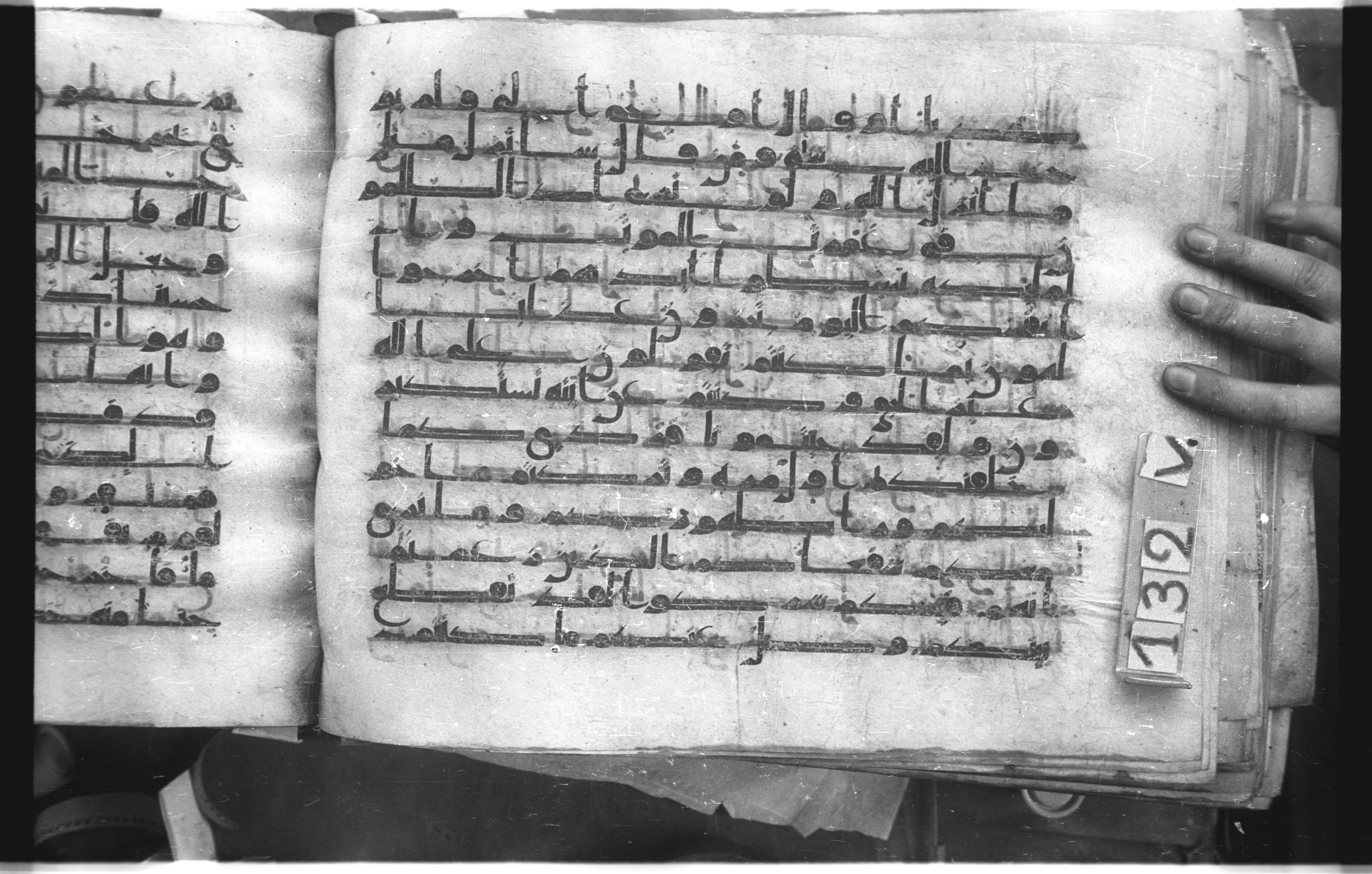 Istanbul, Topkapı Palace Museum, "Saray 50386" (Karatay 42) (Scan 1), in kūfī, type F.I script, showing Surah 6:94 from Mid-8th to Late 9th Century AD found in Unknown provenance, currently housed at Topkapı Palace Museum (Topkapı Sarayı Müzesi), Istanbul, Turkey