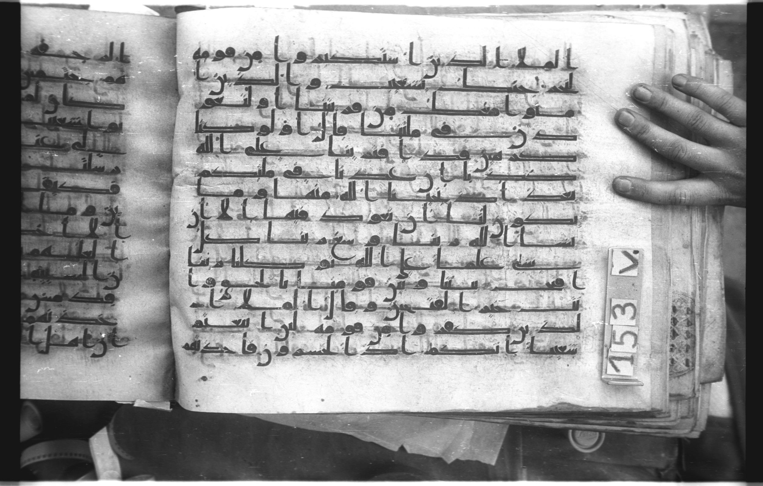Istanbul, Topkapı Palace Museum, "Saray 50386" (Karatay 42) (Scan 1), in kūfī, type F.I script, showing Surah 7:91 from Mid-8th to Late 9th Century AD found in Unknown provenance, currently housed at Topkapı Palace Museum (Topkapı Sarayı Müzesi), Istanbul, Turkey