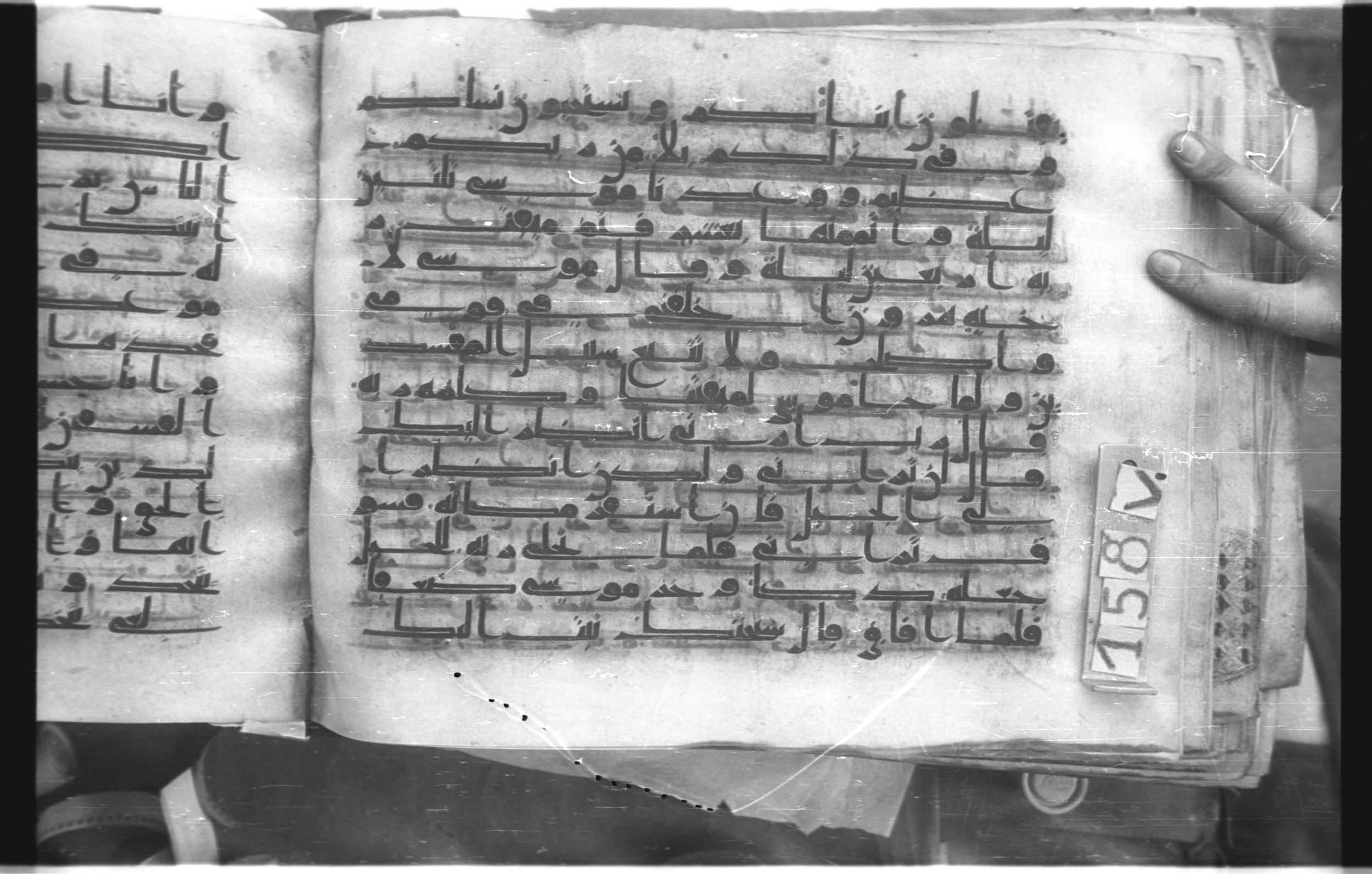 Istanbul, Topkapı Palace Museum, "Saray 50386" (Karatay 42), in kūfī, type F.I script, showing Surah 7:142 from Mid-8th to Late 9th Century AD found in Unknown provenance, currently housed at Topkapı Palace Museum (Topkapı Sarayı Müzesi), Istanbul, Turkey