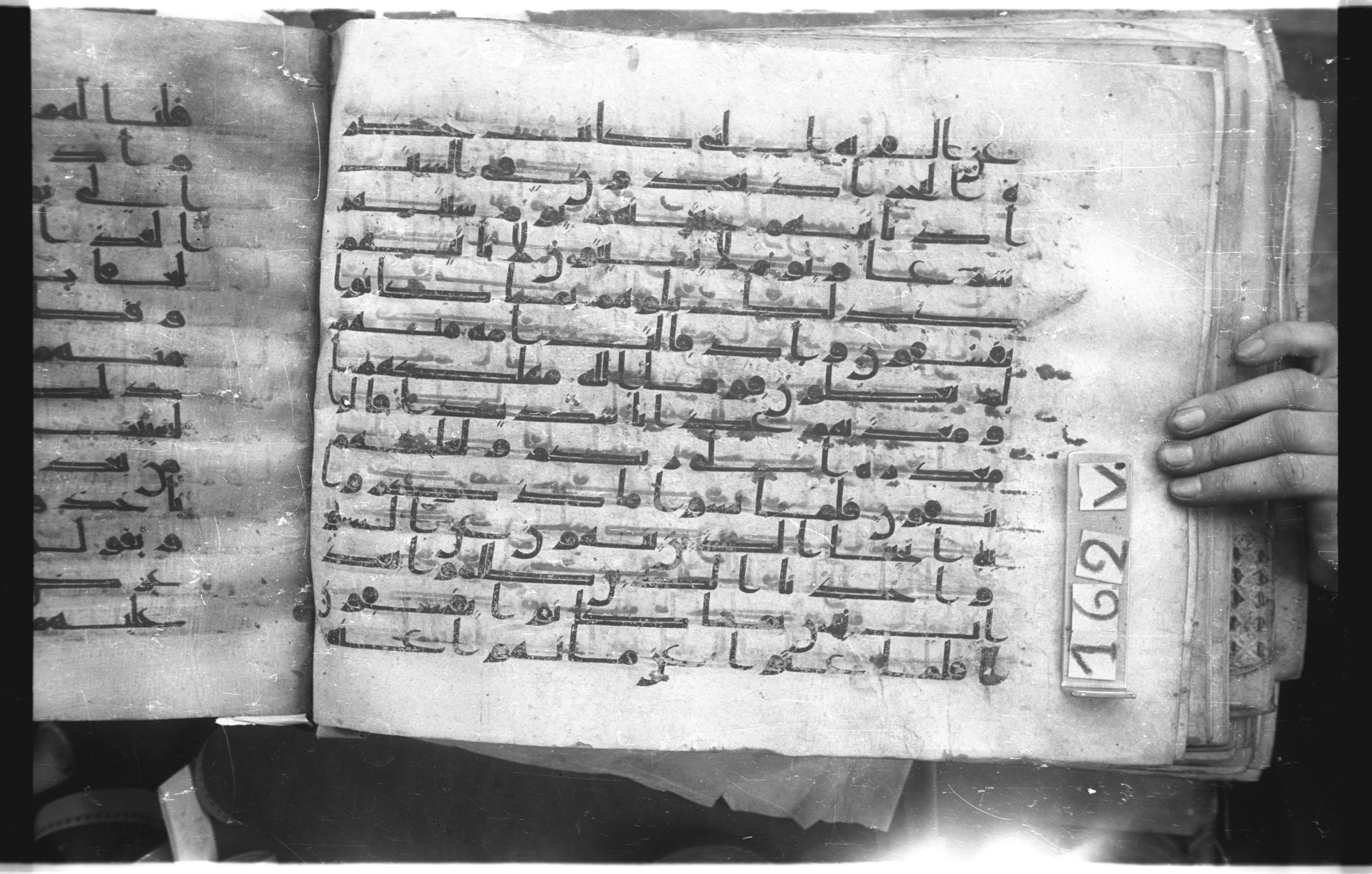 Istanbul, Topkapı Palace Museum, "Saray 50386" (Karatay 42) (Scan 1), in kūfī, type F.I script, showing Surah 7:166 from Mid-8th to Late 9th Century AD found in Unknown provenance, currently housed at Topkapı Palace Museum (Topkapı Sarayı Müzesi), Istanbul, Turkey