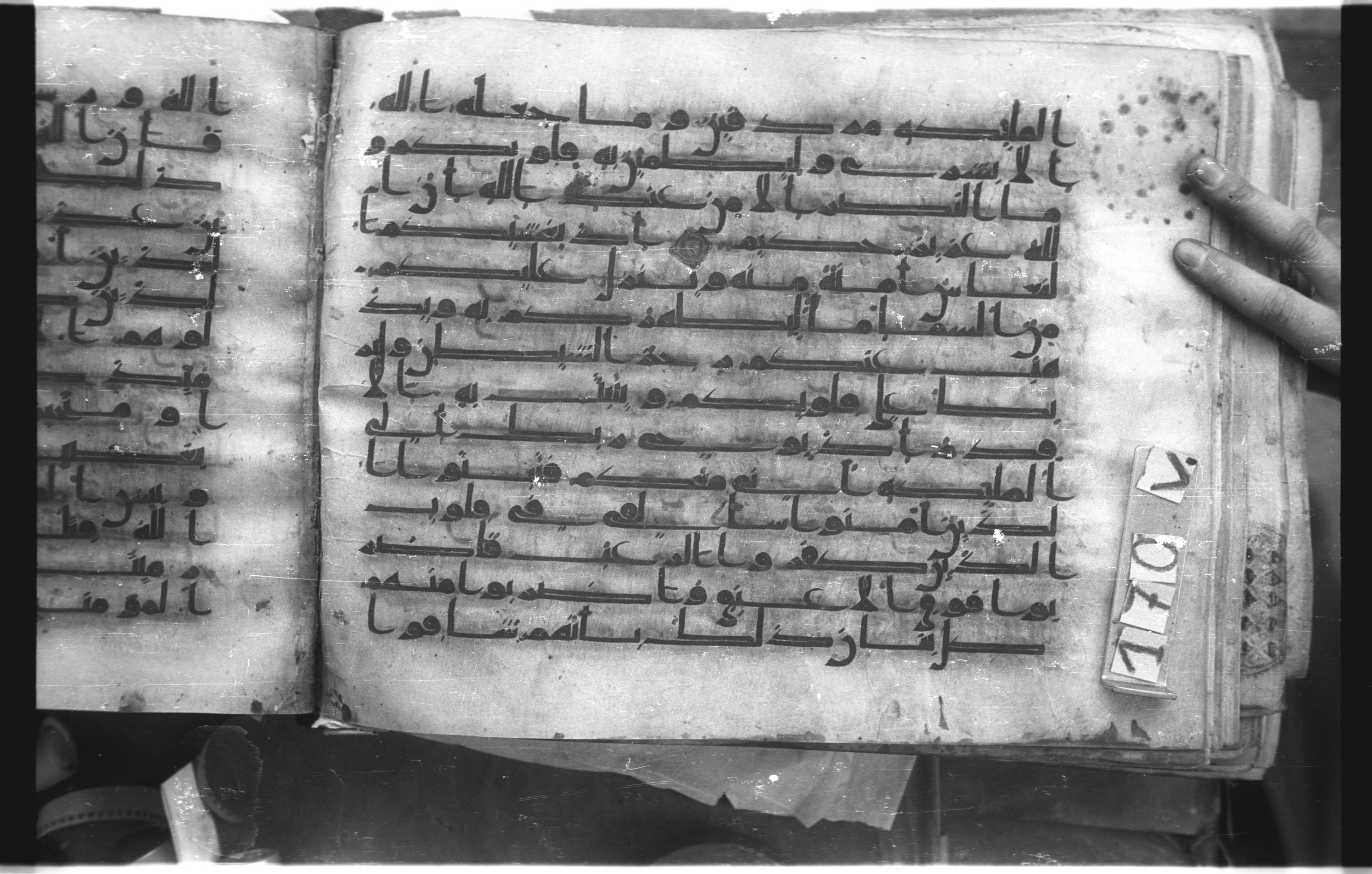 Istanbul, Topkapı Palace Museum, "Saray 50386" (Karatay 42) (Scan 1), in kūfī, type F.I script, showing Surah 8:13 from Mid-8th to Late 9th Century AD found in Unknown provenance, currently housed at Topkapı Palace Museum (Topkapı Sarayı Müzesi), Istanbul, Turkey