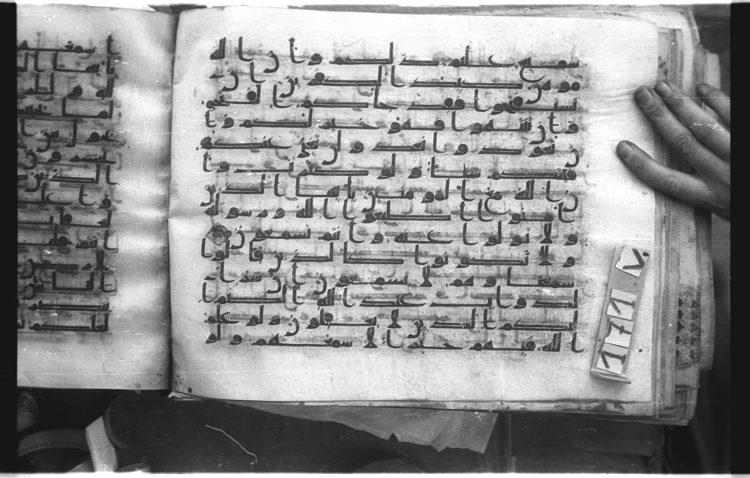 Istanbul, Topkapı Palace Museum, "Saray 50386" (Karatay 42), in kūfī, type F.I script, showing Surah 8:21 from Mid-8th to Late 9th Century AD found in Unknown provenance, currently housed at Topkapı Palace Museum (Topkapı Sarayı Müzesi), Istanbul, Turkey