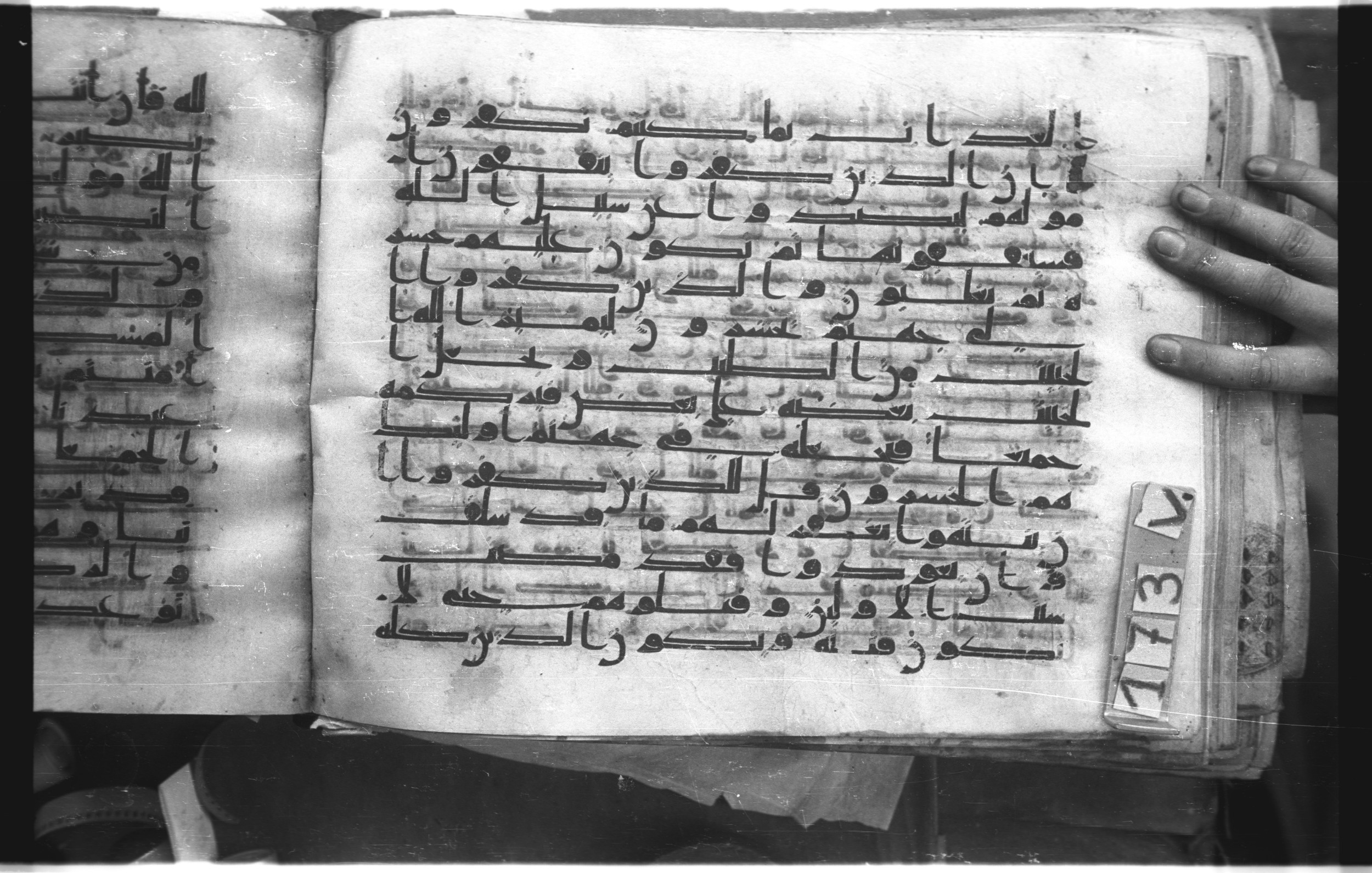 Istanbul, Topkapı Palace Museum, "Saray 50386" (Karatay 42) (Scan 1), in kūfī, type F.I script, showing Surah 8:39 from Mid-8th to Late 9th Century AD found in Unknown provenance, currently housed at Topkapı Palace Museum (Topkapı Sarayı Müzesi), Istanbul, Turkey