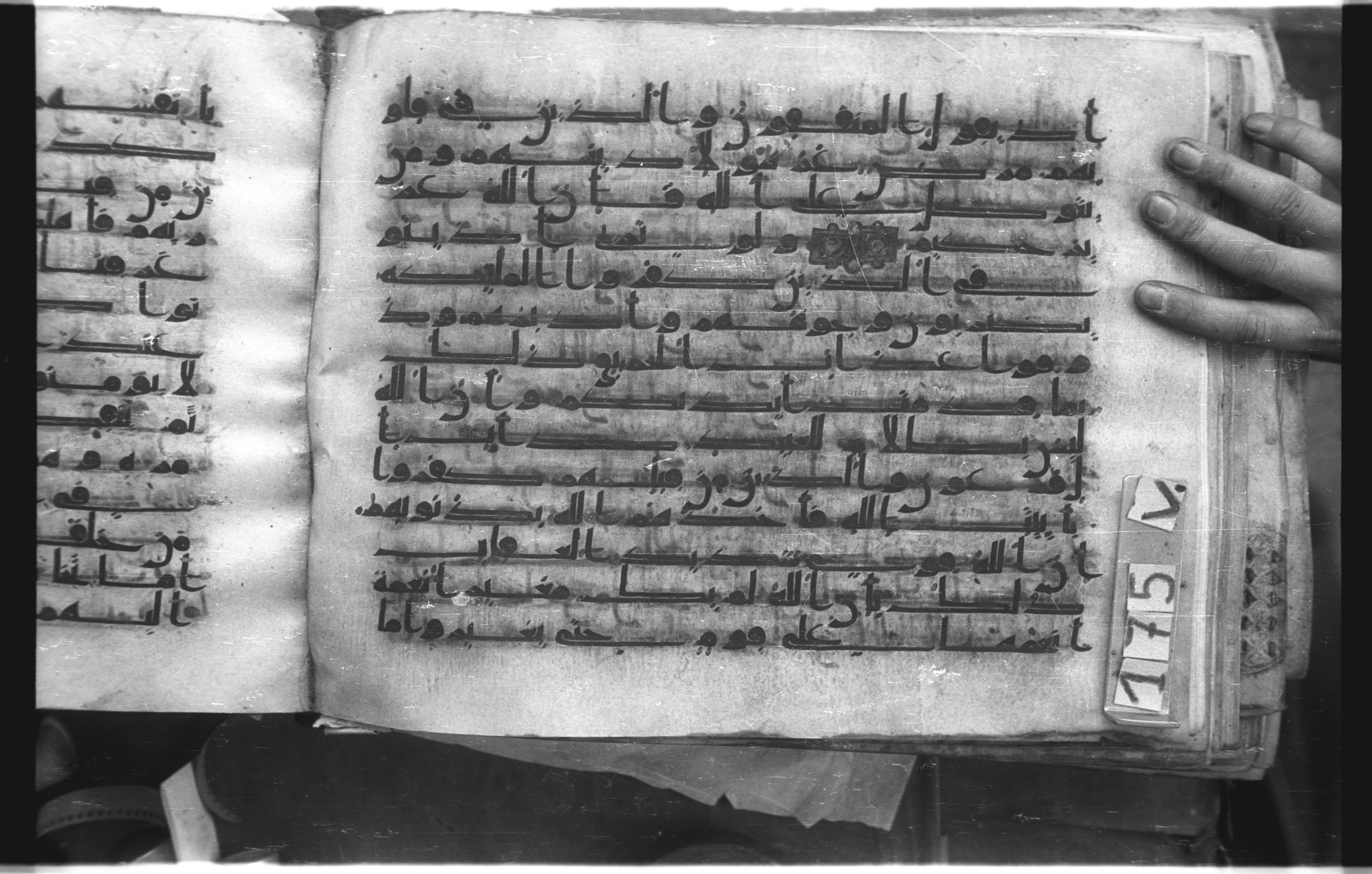Istanbul, Topkapı Palace Museum, "Saray 50386" (Karatay 42), in kūfī, type F.I script, showing Surah 8:49 from Mid-8th to Late 9th Century AD found in Unknown provenance, currently housed at Topkapı Palace Museum (Topkapı Sarayı Müzesi), Istanbul, Turkey