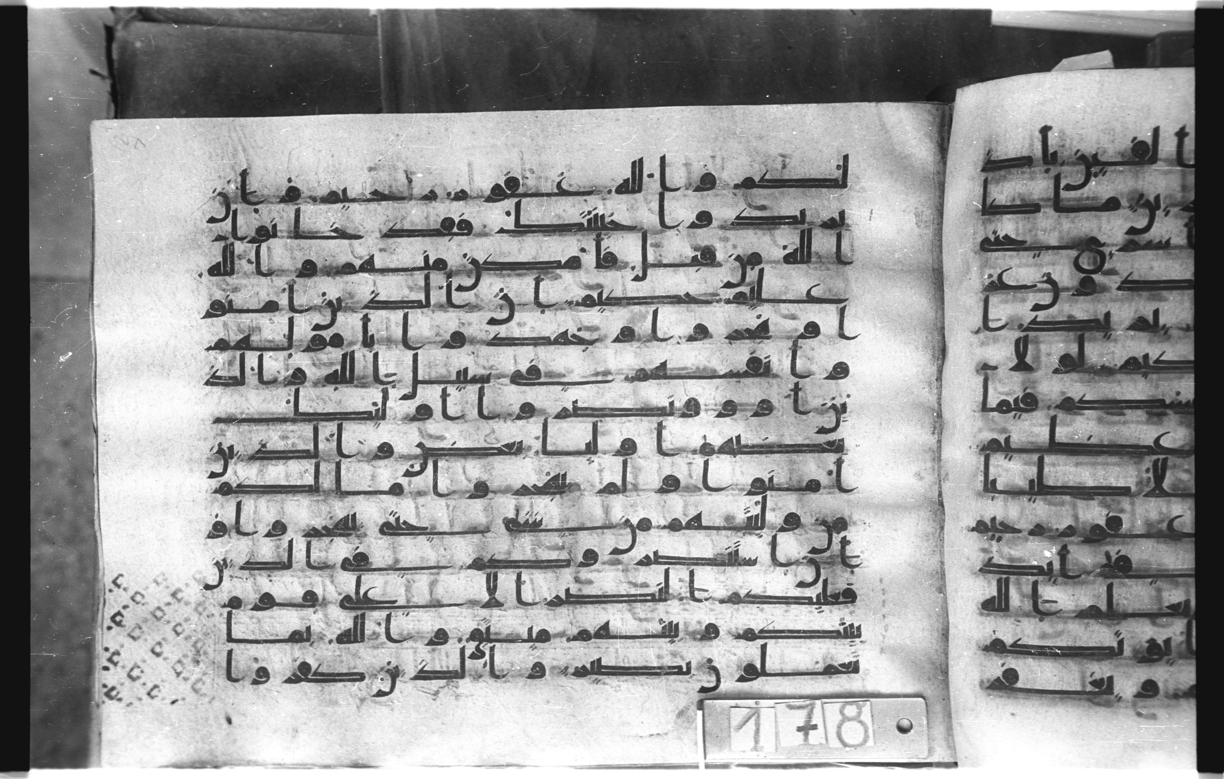 Istanbul, Topkapı Palace Museum, "Saray 50386" (Karatay 42), in kūfī, type F.I script, showing Surah 8:71 from Mid-8th to Late 9th Century AD found in Unknown provenance, currently housed at Topkapı Palace Museum (Topkapı Sarayı Müzesi), Istanbul, Turkey