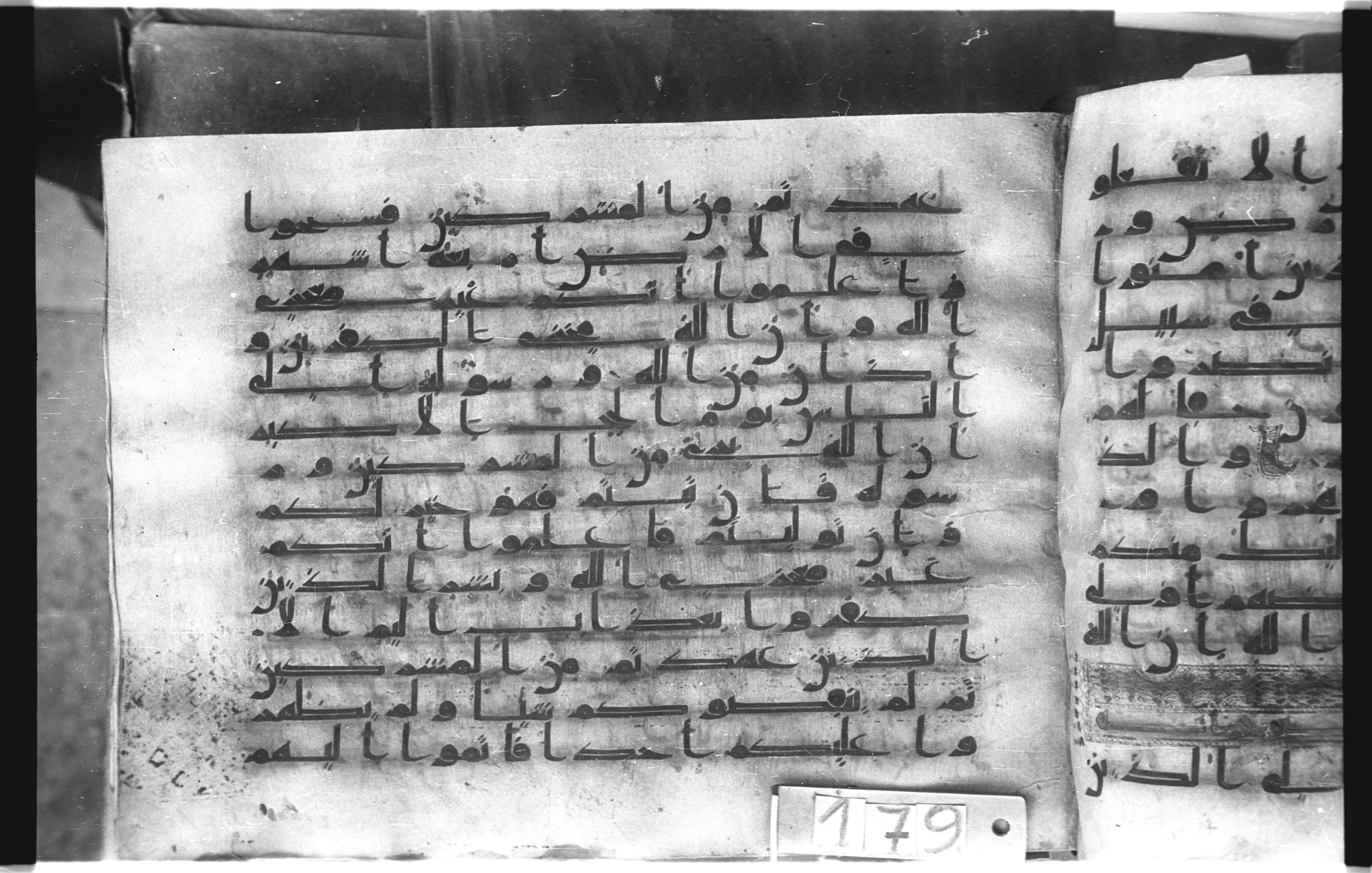 Istanbul, Topkapı Palace Museum, "Saray 50386" (Karatay 42), in kūfī, type F.I script, showing Surah 9:2 from Mid-8th to Late 9th Century AD found in Unknown provenance, currently housed at Topkapı Palace Museum (Topkapı Sarayı Müzesi), Istanbul, Turkey