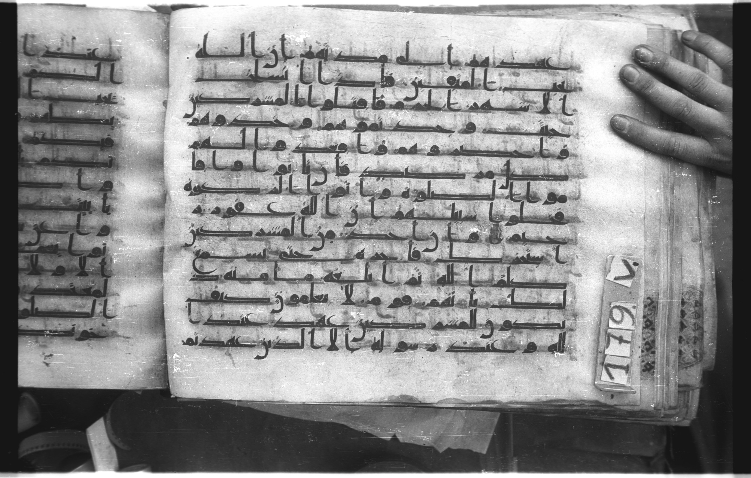 Istanbul, Topkapı Palace Museum, "Saray 50386" (Karatay 42) (Scan 1), in kūfī, type F.I script, showing Surah 9:7 from Mid-8th to Late 9th Century AD found in Unknown provenance, currently housed at Topkapı Palace Museum (Topkapı Sarayı Müzesi), Istanbul, Turkey