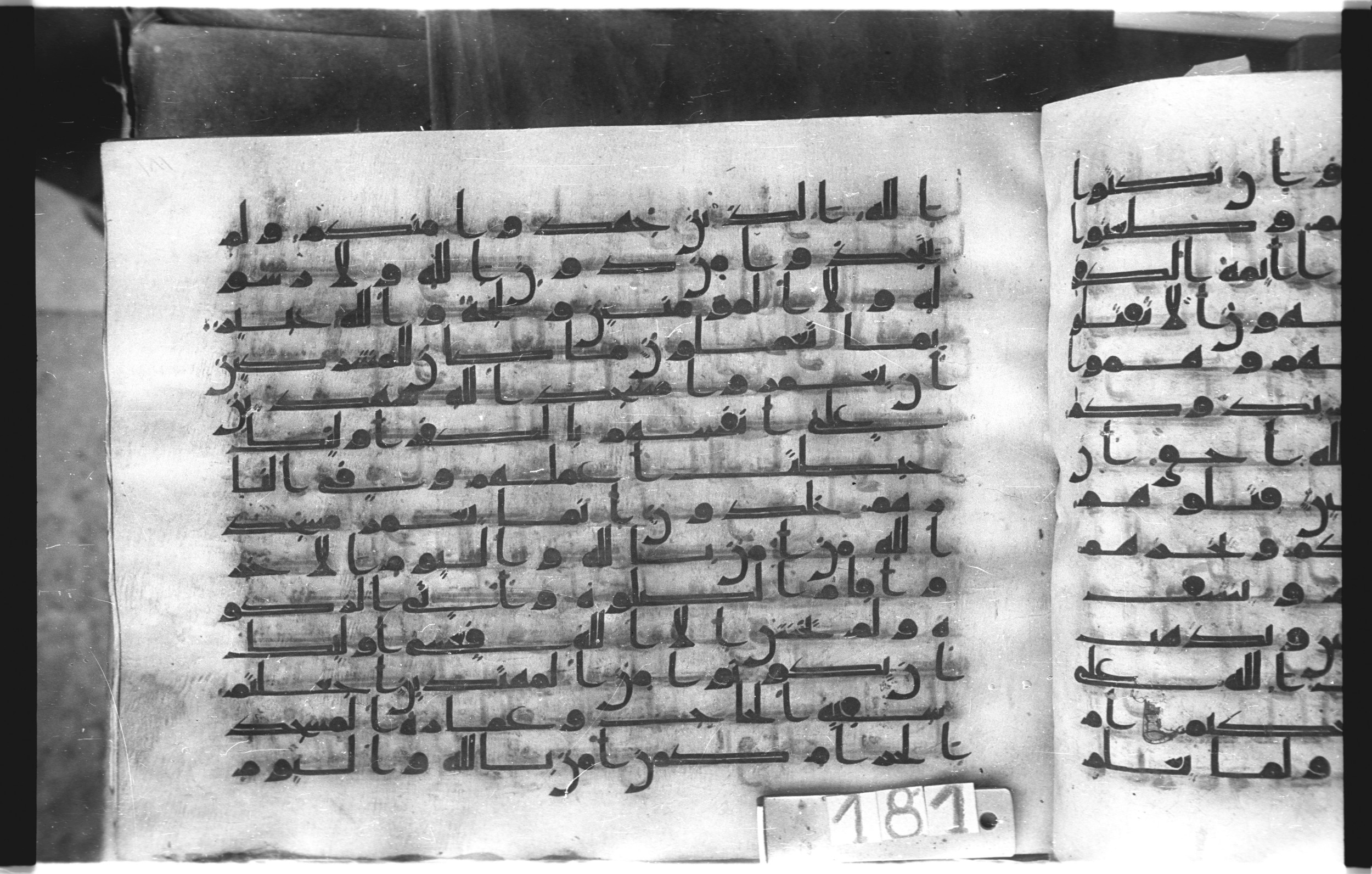 Istanbul, Topkapı Palace Museum, "Saray 50386" (Karatay 42), in kūfī, type F.I script, showing Surah 9:18 from Mid-8th to Late 9th Century AD found in Unknown provenance, currently housed at Topkapı Palace Museum (Topkapı Sarayı Müzesi), Istanbul, Turkey