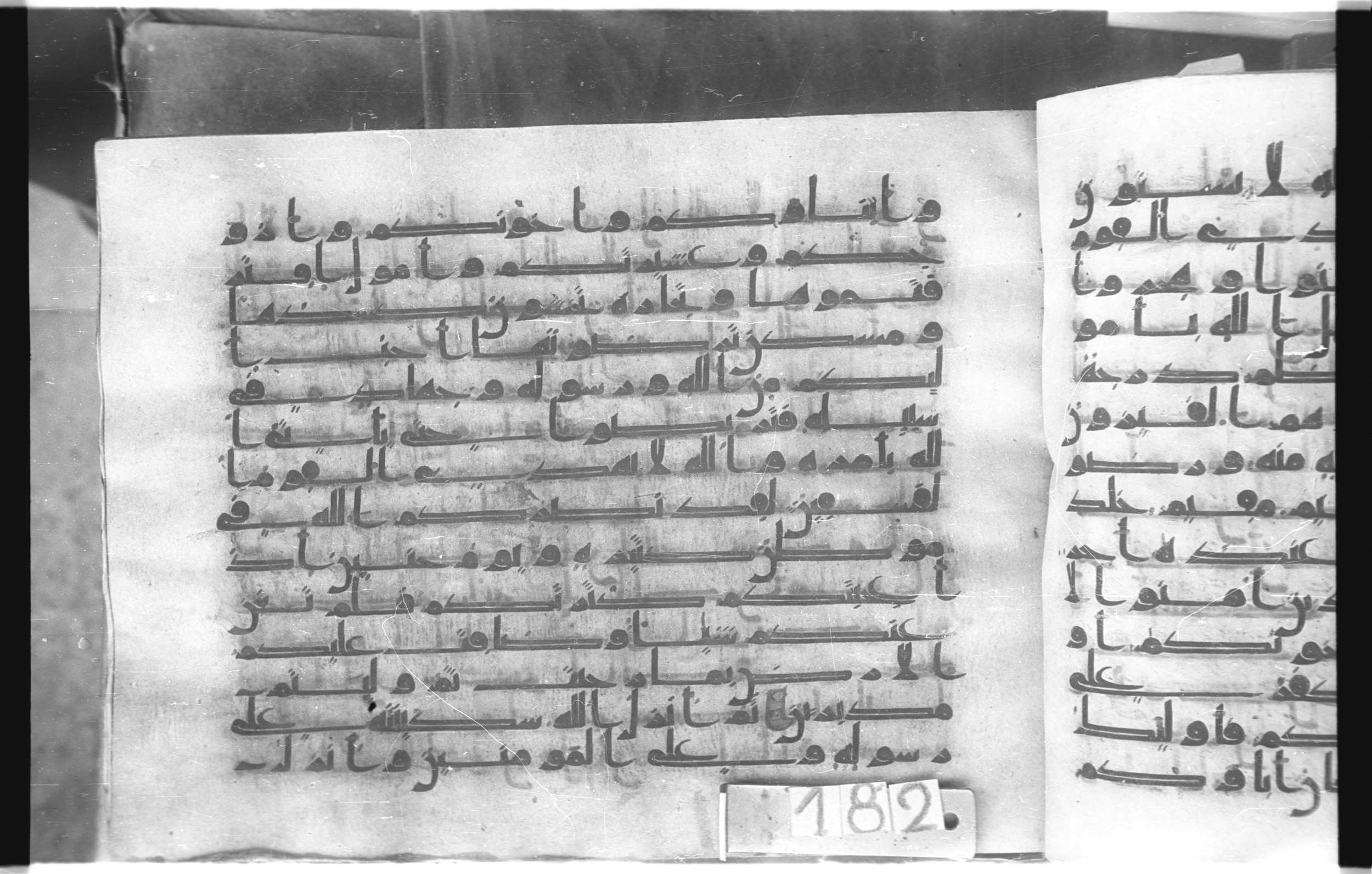 Istanbul, Topkapı Palace Museum, "Saray 50386" (Karatay 42) (Scan 2), in kūfī, type F.I script, showing Surah 9:24 from Mid-8th to Late 9th Century AD found in Unknown provenance, currently housed at Topkapı Palace Museum (Topkapı Sarayı Müzesi), Istanbul, Turkey