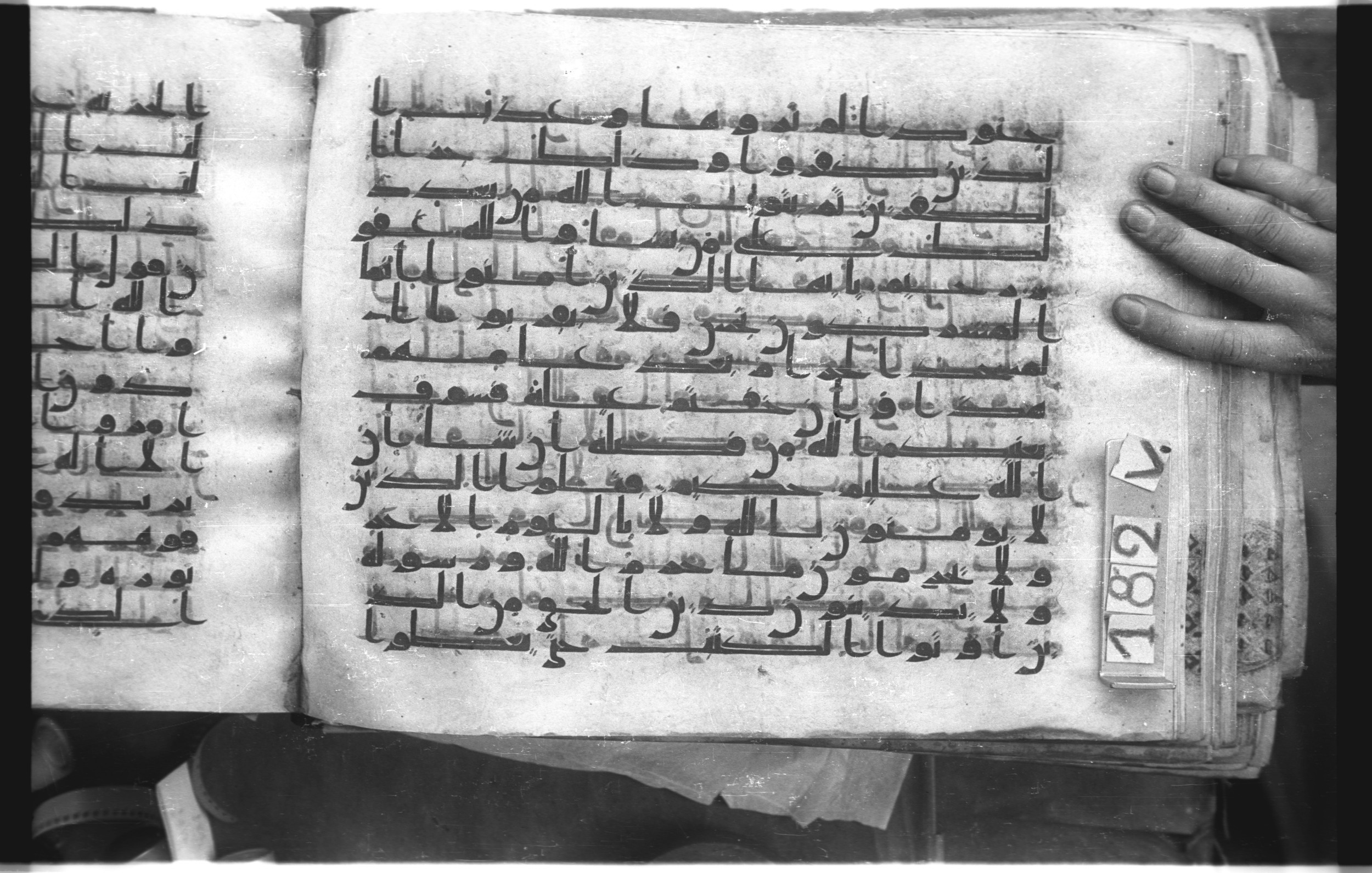 Istanbul, Topkapı Palace Museum, "Saray 50386" (Karatay 42) (Scan 1), in kūfī, type F.I script, showing Surah 9:29 from Mid-8th to Late 9th Century AD found in Unknown provenance, currently housed at Topkapı Palace Museum (Topkapı Sarayı Müzesi), Istanbul, Turkey