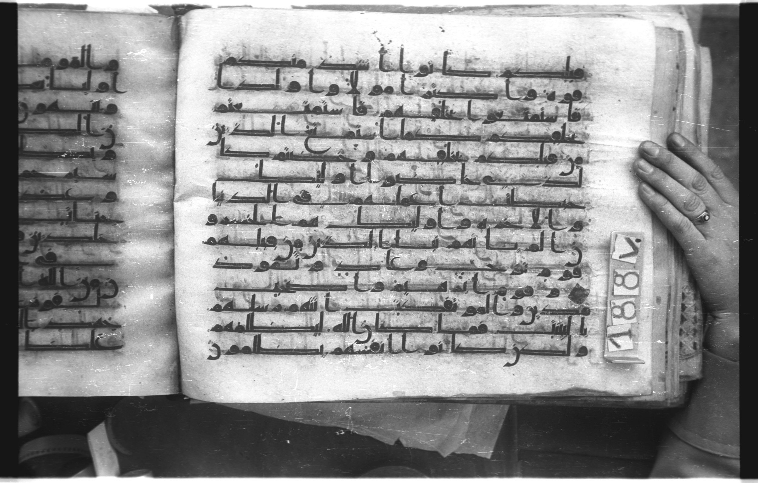 Istanbul, Topkapı Palace Museum, "Saray 50386" (Karatay 42) (Scan 2), in kūfī, type F.I script, showing Surah 9:69 from Mid-8th to Late 9th Century AD found in Unknown provenance, currently housed at Topkapı Palace Museum (Topkapı Sarayı Müzesi), Istanbul, Turkey