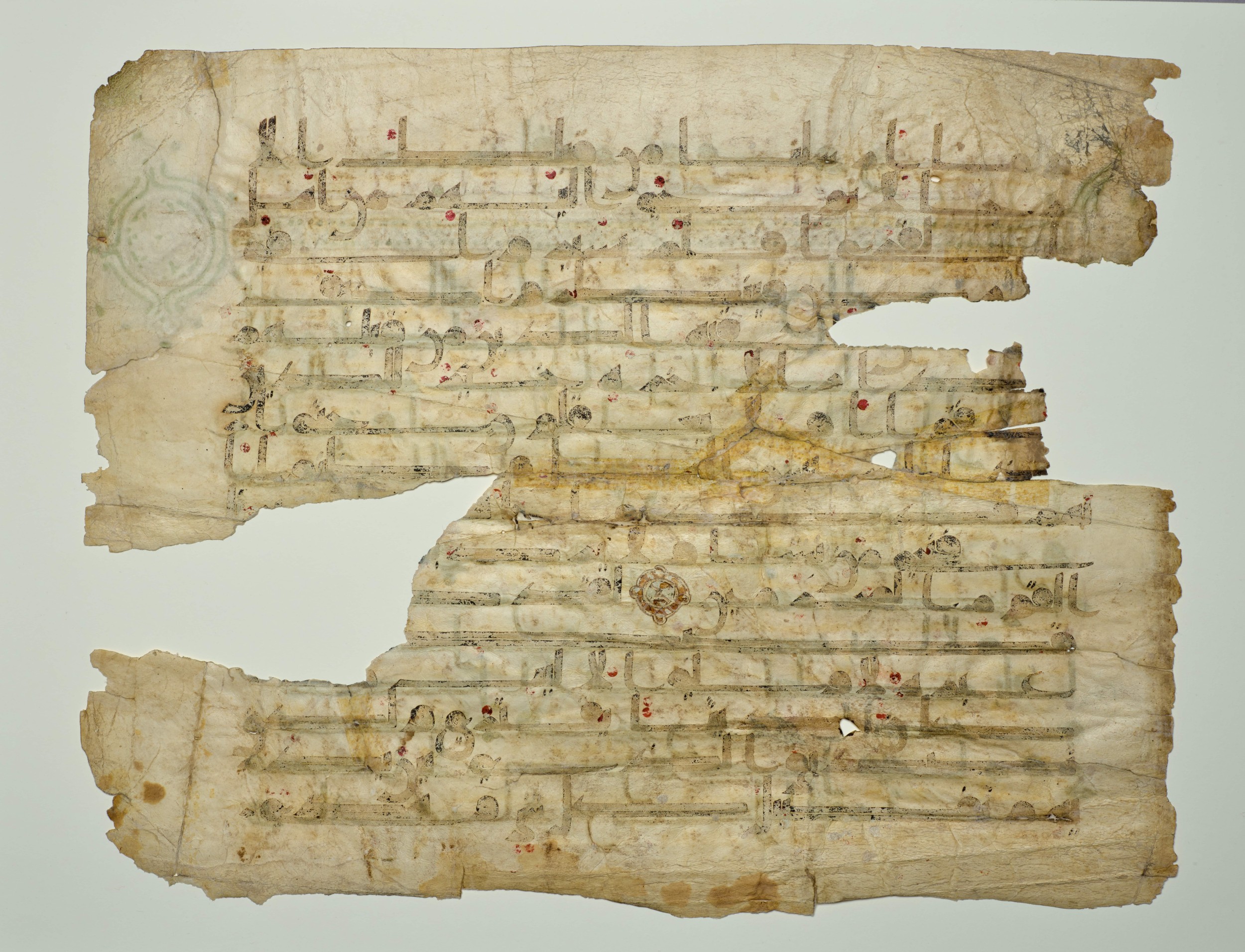 Istanbul, Topkapı Palace Museum, "Saray 50386" (Karatay 42) (Scan 1), in kūfī, type F.I script, showing Surah 12:110 from Mid-8th to Late 9th Century AD found in Unknown provenance, currently housed at Topkapı Palace Museum (Topkapı Sarayı Müzesi), Istanbul, Turkey