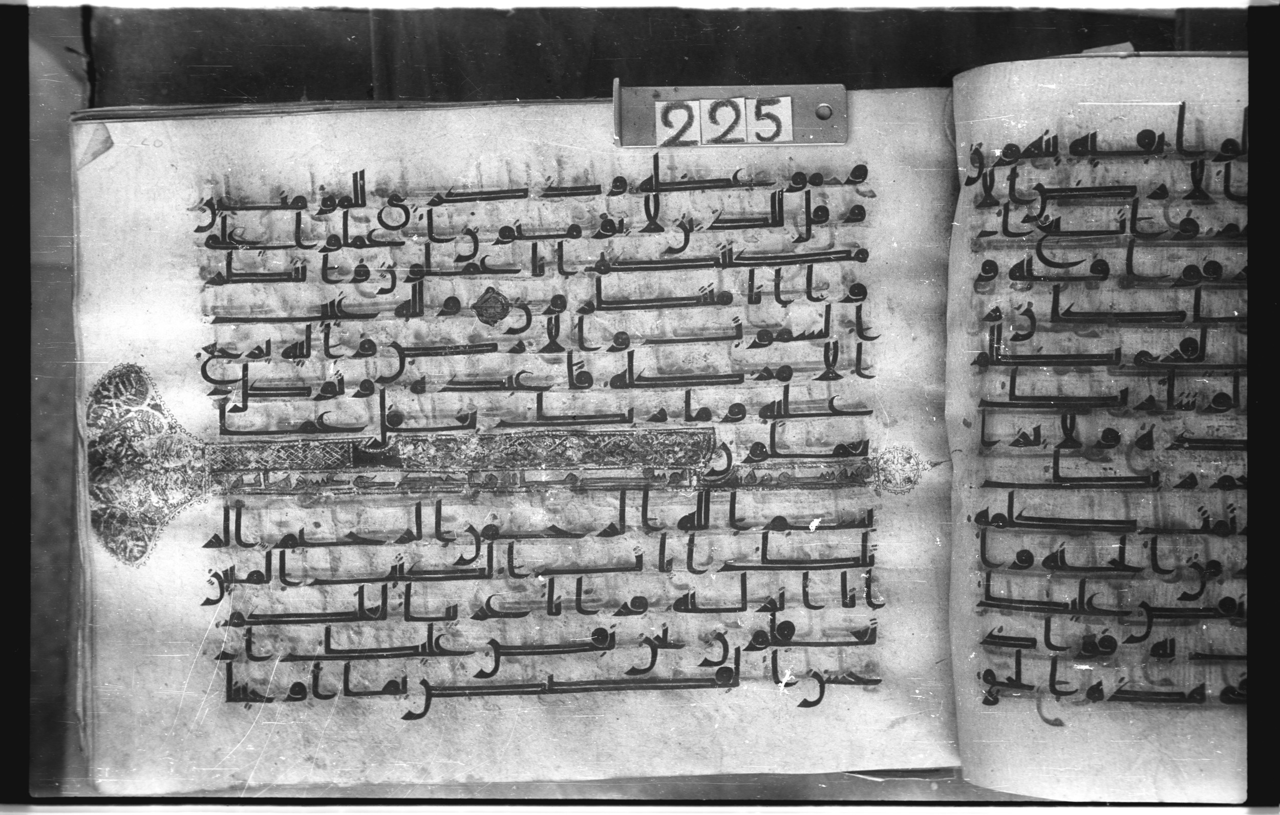 Istanbul, Topkapı Palace Museum, "Saray 50386" (Karatay 42) (Scan 1), in kūfī, type F.I script, showing Surah 12:3 from Mid-8th to Late 9th Century AD found in Unknown provenance, currently housed at Topkapı Palace Museum (Topkapı Sarayı Müzesi), Istanbul, Turkey