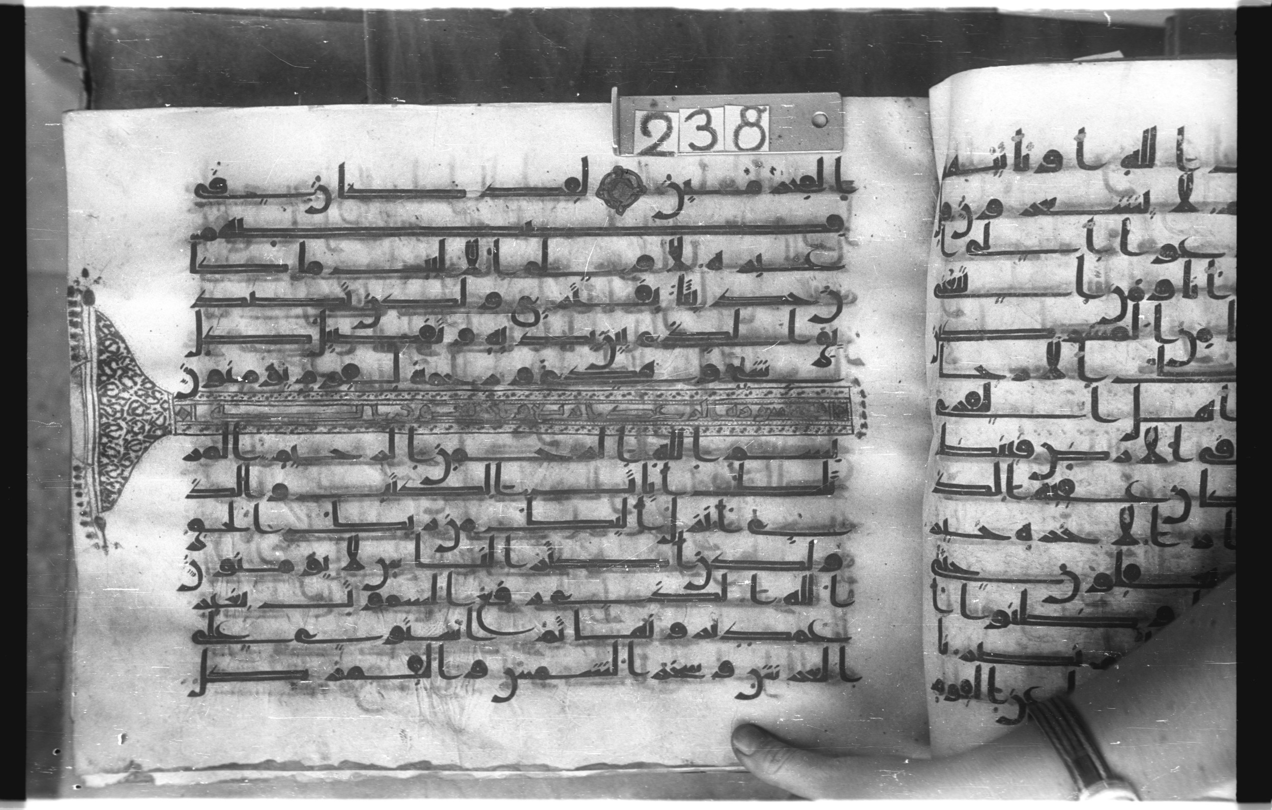 Istanbul, Topkapı Palace Museum, "Saray 50386" (Karatay 42) (Scan 2), in kūfī, type F.I script, showing Surah 13:2 from Mid-8th to Late 9th Century AD found in Unknown provenance, currently housed at Topkapı Palace Museum (Topkapı Sarayı Müzesi), Istanbul, Turkey