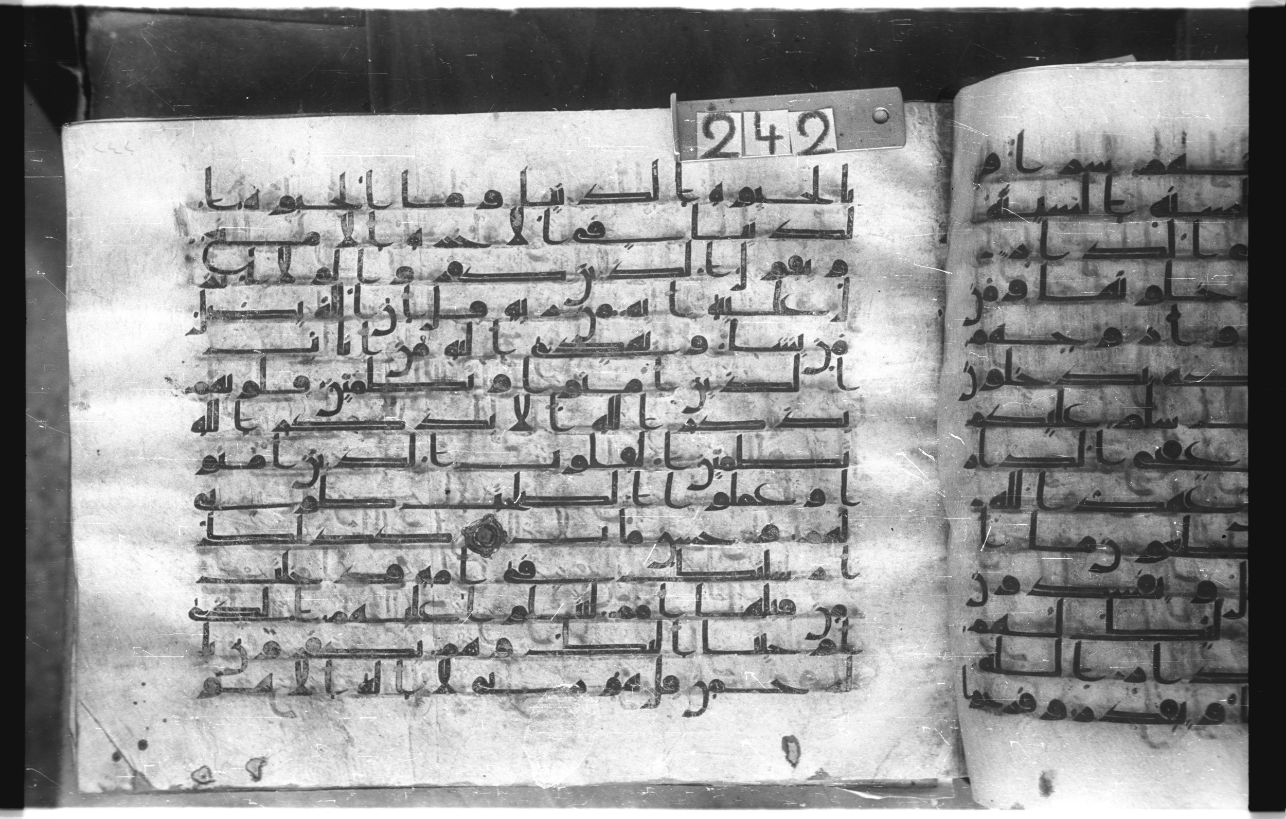 Istanbul, Topkapı Palace Museum, "Saray 50386" (Karatay 42) (Scan 1), in kūfī, type F.I script, showing Surah 13:30 from Mid-8th to Late 9th Century AD found in Unknown provenance, currently housed at Topkapı Palace Museum (Topkapı Sarayı Müzesi), Istanbul, Turkey