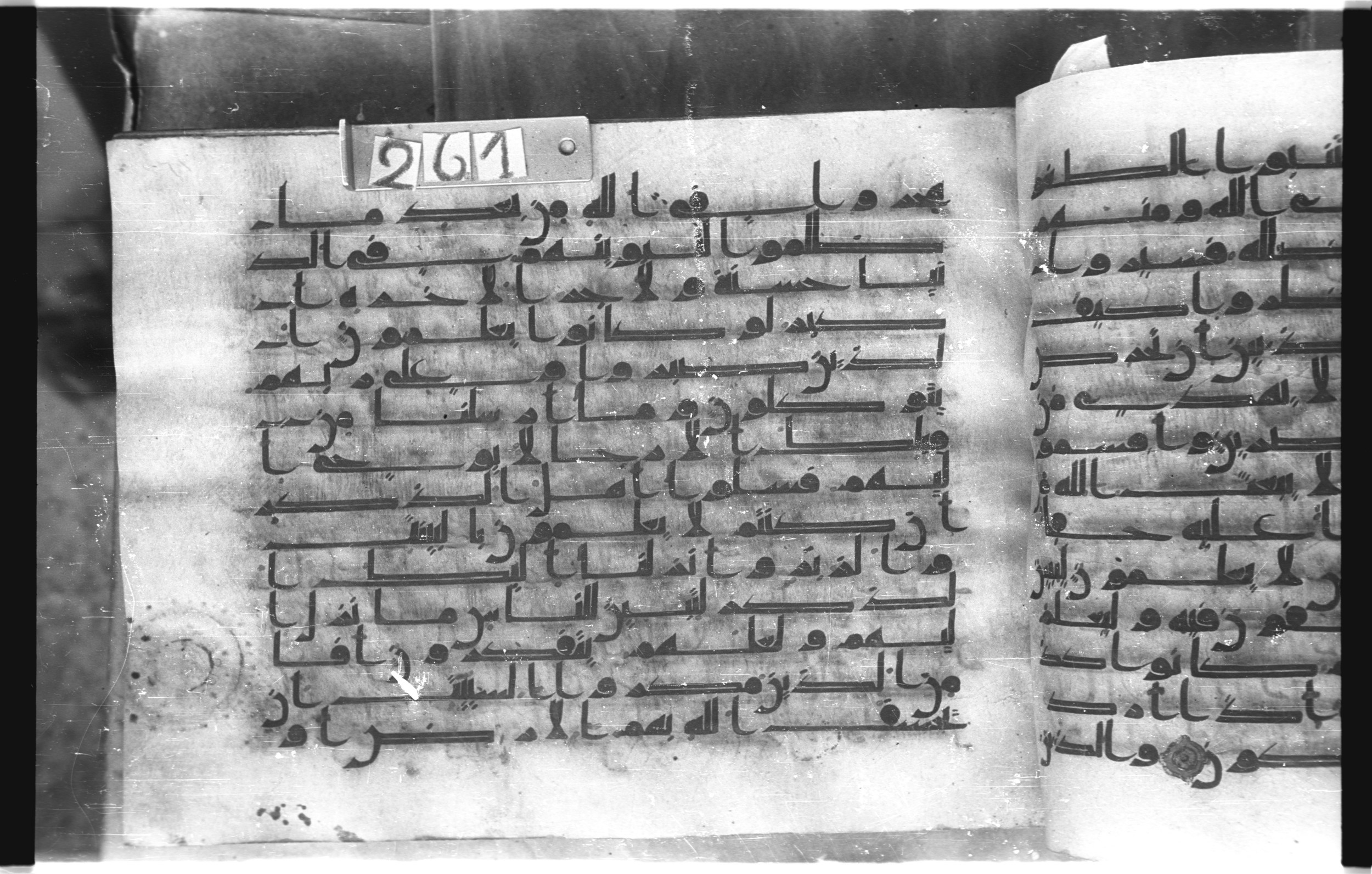 Istanbul, Topkapı Palace Museum, "Saray 50386" (Karatay 42) (Scan 1), in kūfī, type F.I script, showing Surah 16:45 from Mid-8th to Late 9th Century AD found in Unknown provenance, currently housed at Topkapı Palace Museum (Topkapı Sarayı Müzesi), Istanbul, Turkey