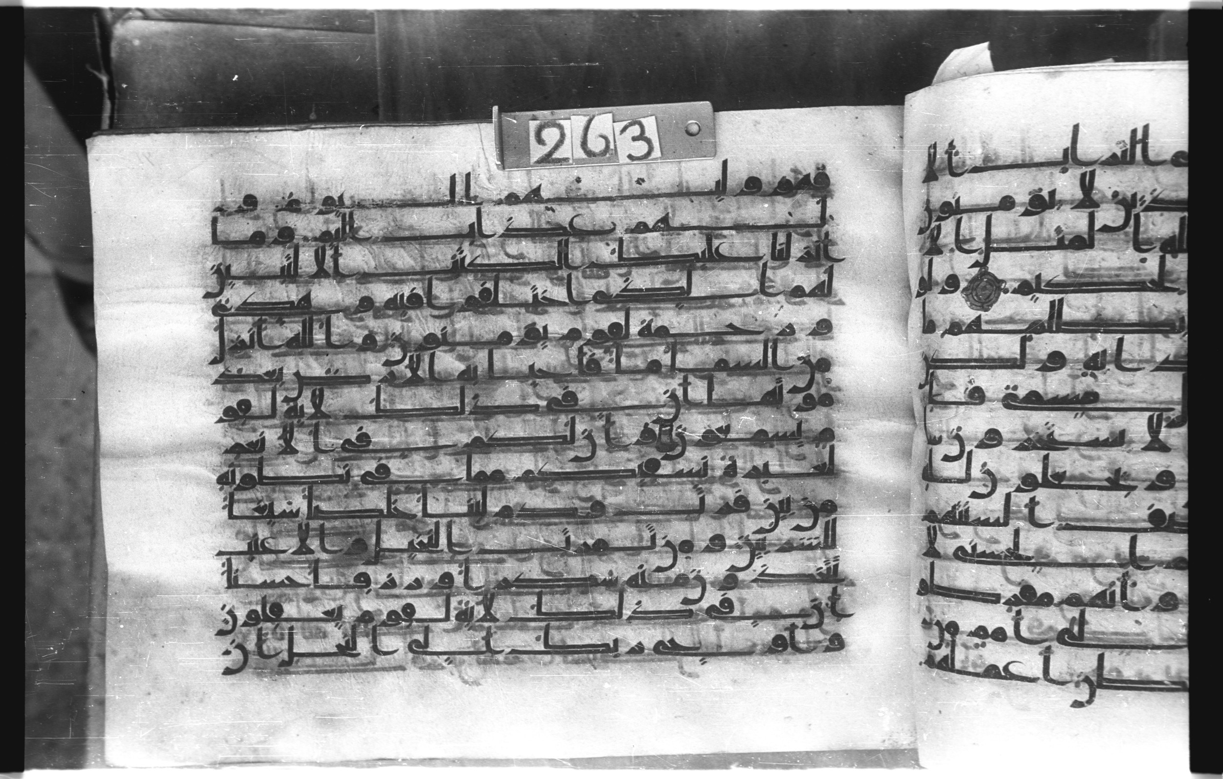 Istanbul, Topkapı Palace Museum, "Saray 50386" (Karatay 42) (Scan 2), in kūfī, type F.I script, showing Surah 16:64 from Mid-8th to Late 9th Century AD found in Unknown provenance, currently housed at Topkapı Palace Museum (Topkapı Sarayı Müzesi), Istanbul, Turkey