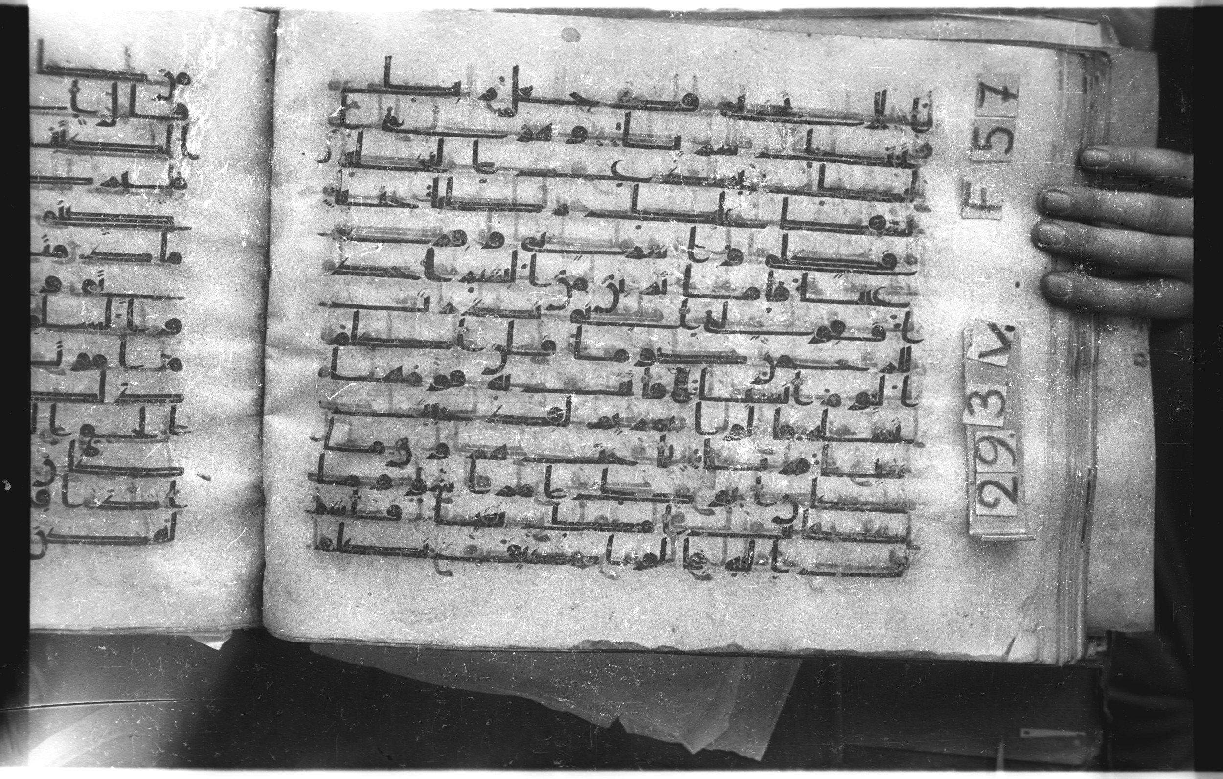 Istanbul, Topkapı Palace Museum, "Saray 50386" (Karatay 42) (Scan 2), in kūfī, type F.I script, showing Surah 19:29 from Mid-8th to Late 9th Century AD found in Unknown provenance, currently housed at Topkapı Palace Museum (Topkapı Sarayı Müzesi), Istanbul, Turkey