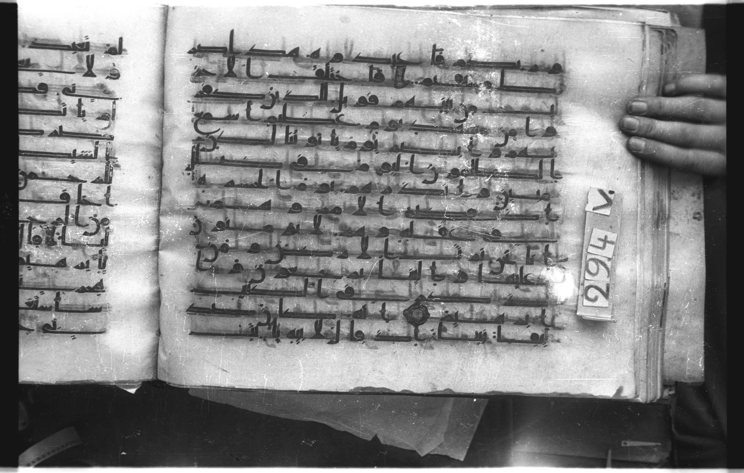 Istanbul, Topkapı Palace Museum, "Saray 50386" (Karatay 42), in kūfī, type F.I script, showing Surah 19:39 from Mid-8th to Late 9th Century AD found in Unknown provenance, currently housed at Topkapı Palace Museum (Topkapı Sarayı Müzesi), Istanbul, Turkey